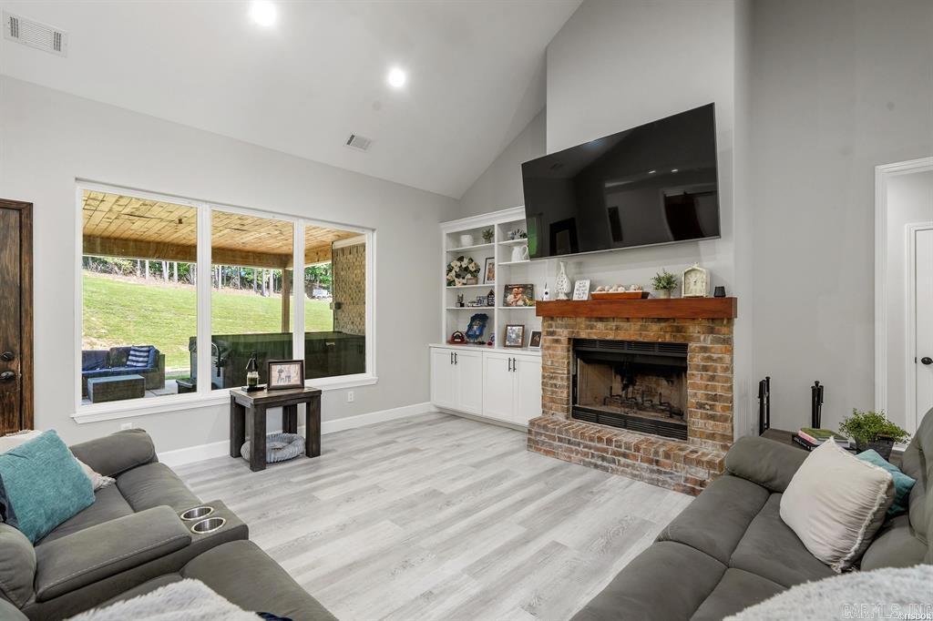 WINDSONG BAY ESTATE - Residential