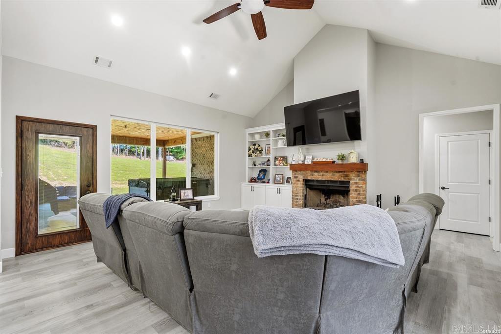 WINDSONG BAY ESTATE - Residential