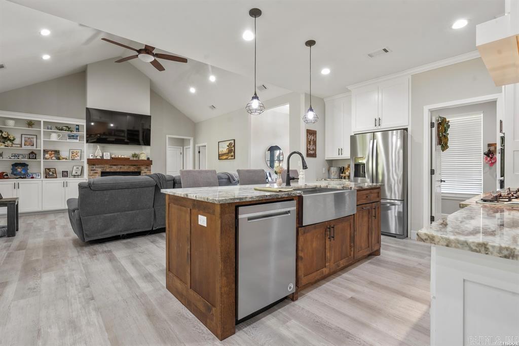 WINDSONG BAY ESTATE - Residential