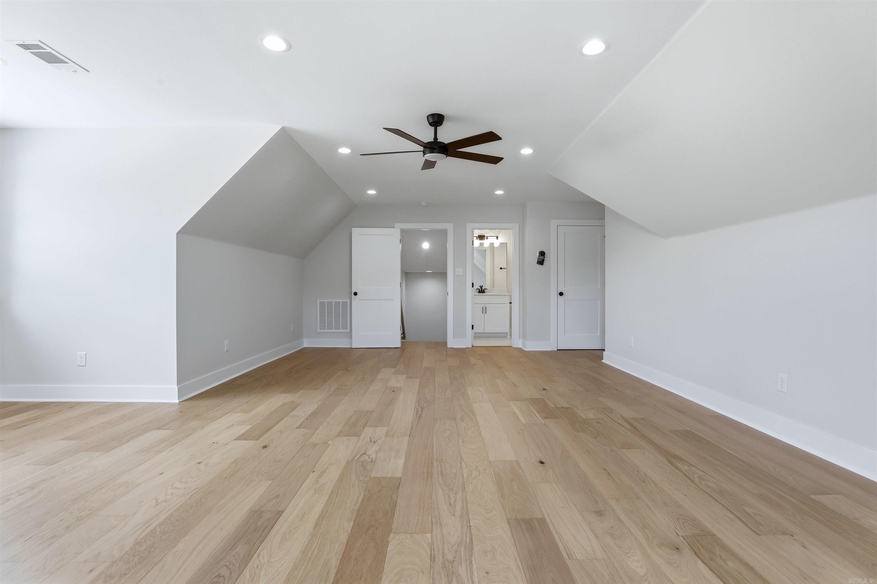 NORTH SHORE @ HURRICANE LAKE EST - Residential
