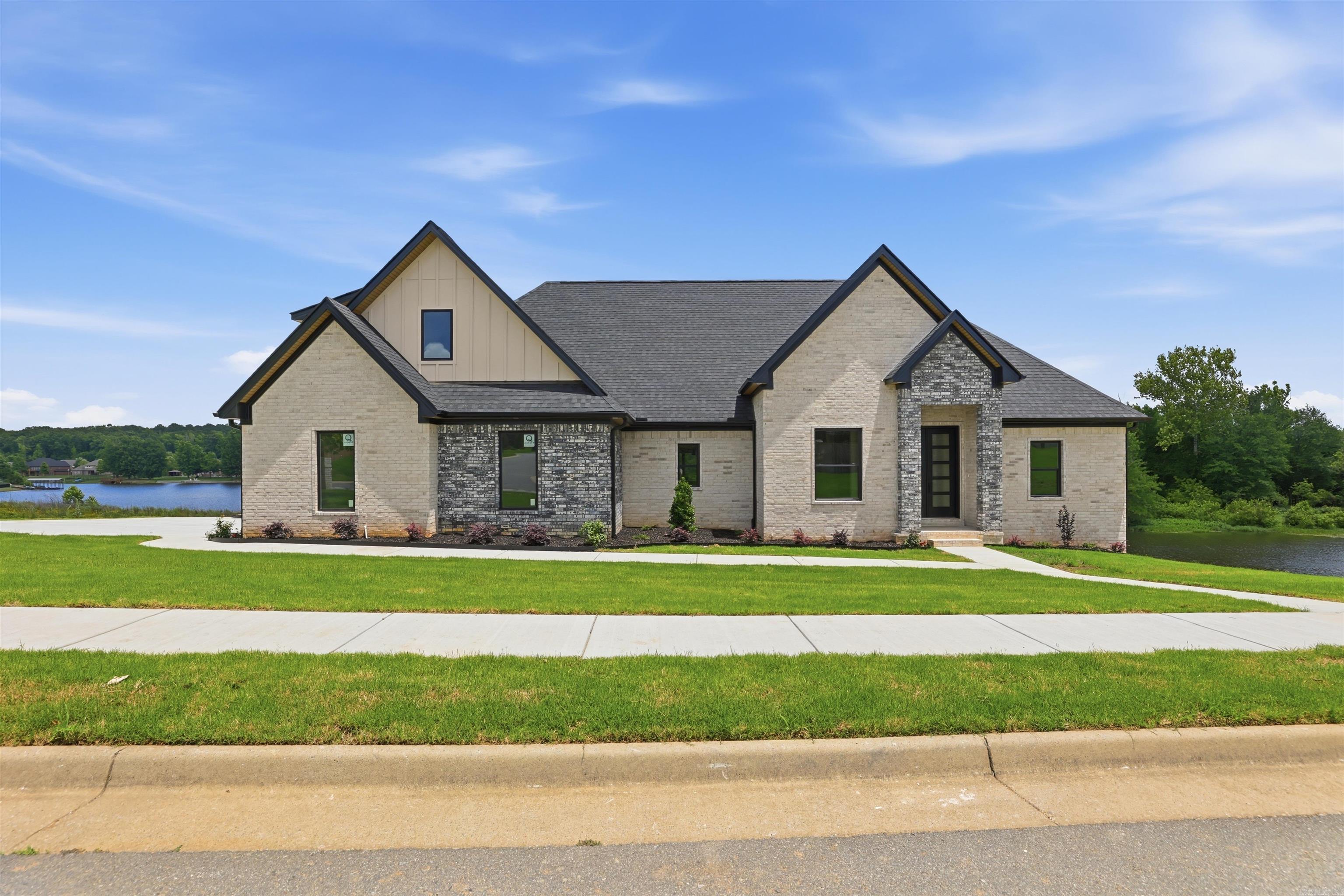 NORTH SHORE @ HURRICANE LAKE EST - Residential