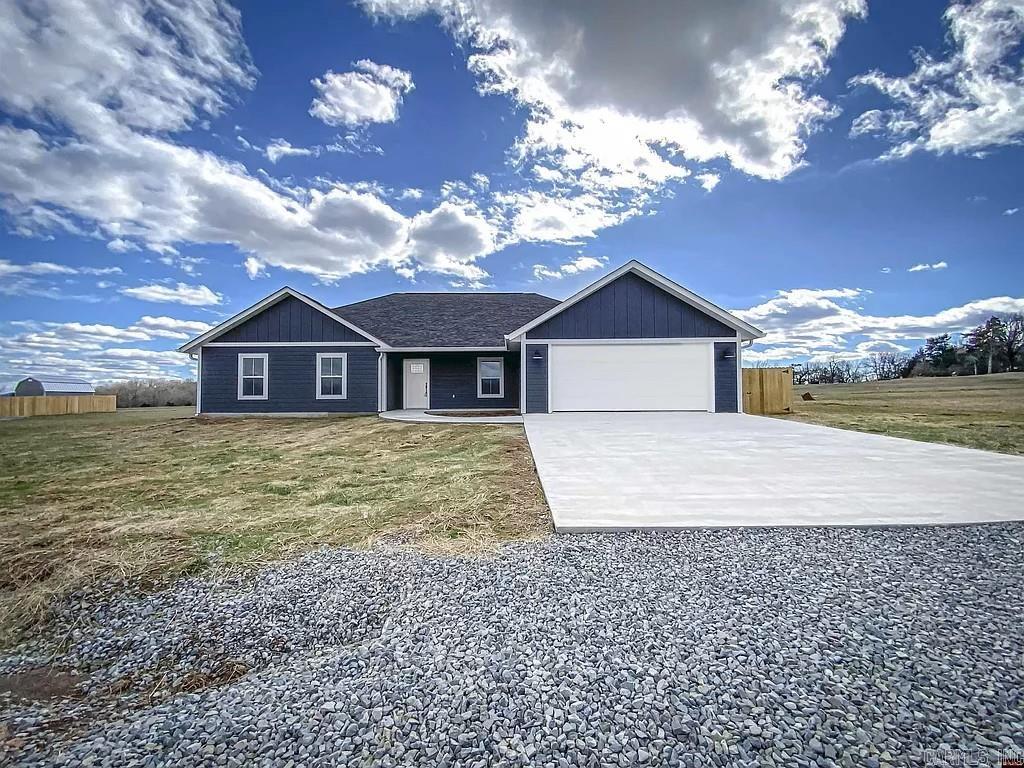 NEW THREE BEDROOM, TWO BATHROOM HOME with stained concrete floor, vaulted ceiling. Nice and open rooms with a privacy fenced backyard. Home built in 2022. Close to shopping, school and fishing on the White River or Bull Shoals Lake! Price to sell! schedule to view today!