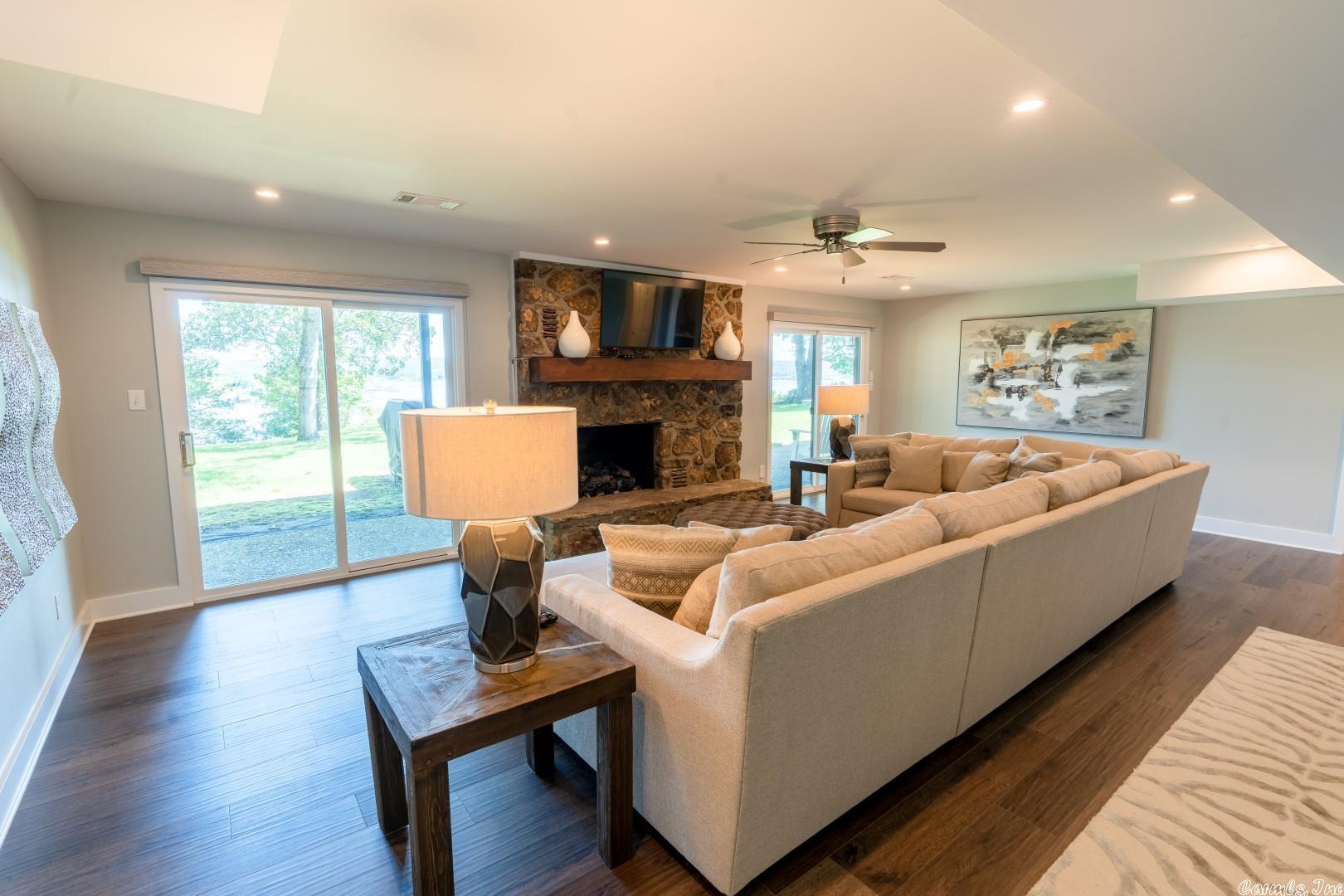BRIARCLIFF - LAKE - Residential