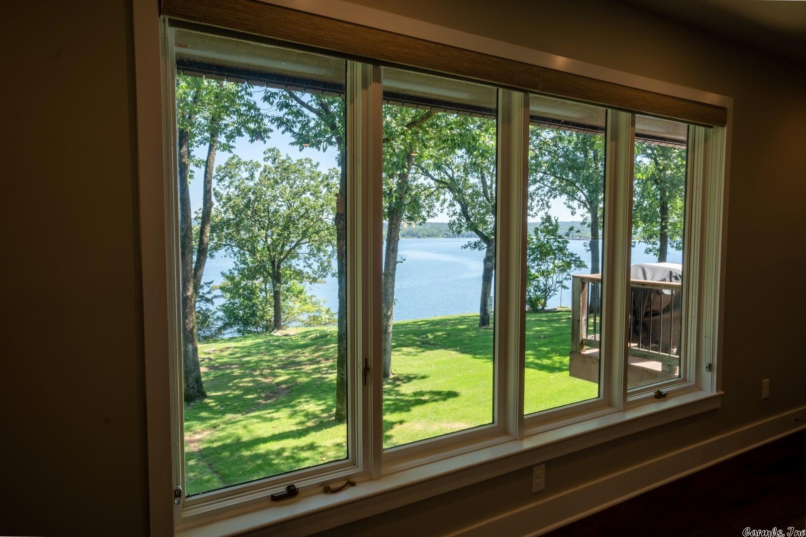 BRIARCLIFF - LAKE - Residential