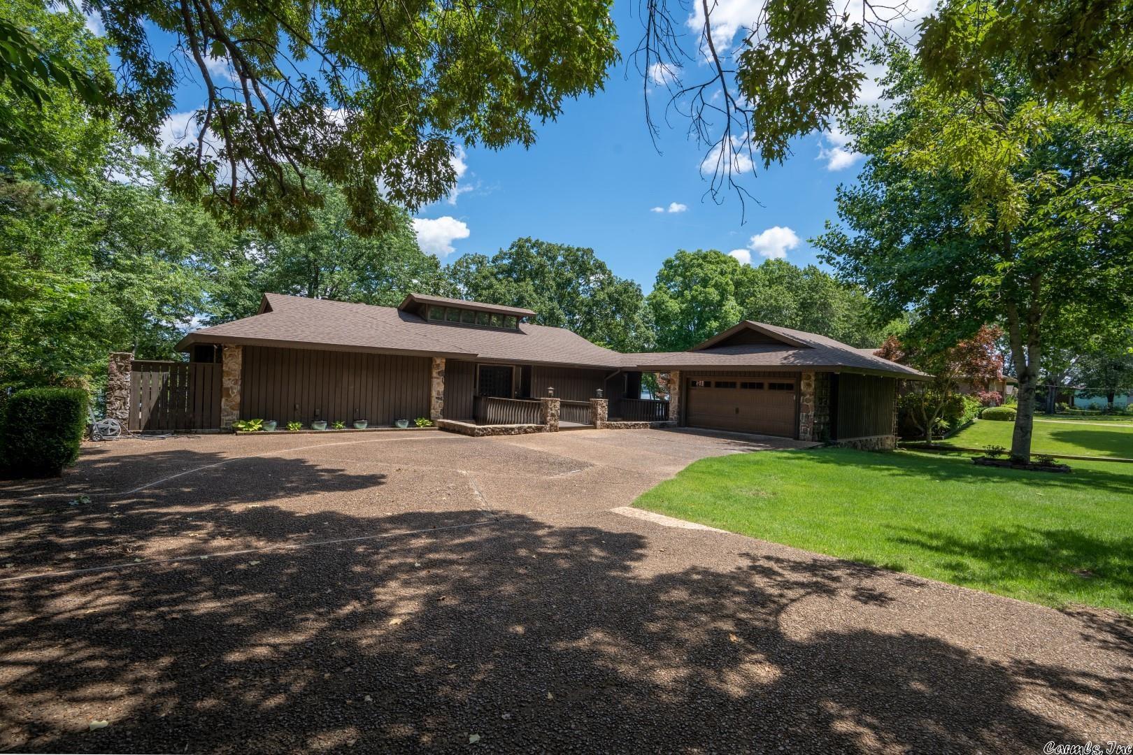 BRIARCLIFF - LAKE - Residential
