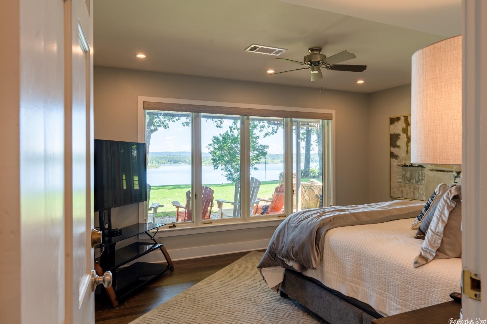BRIARCLIFF - LAKE - Residential