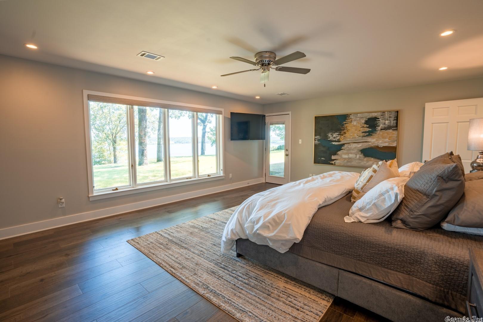BRIARCLIFF - LAKE - Residential