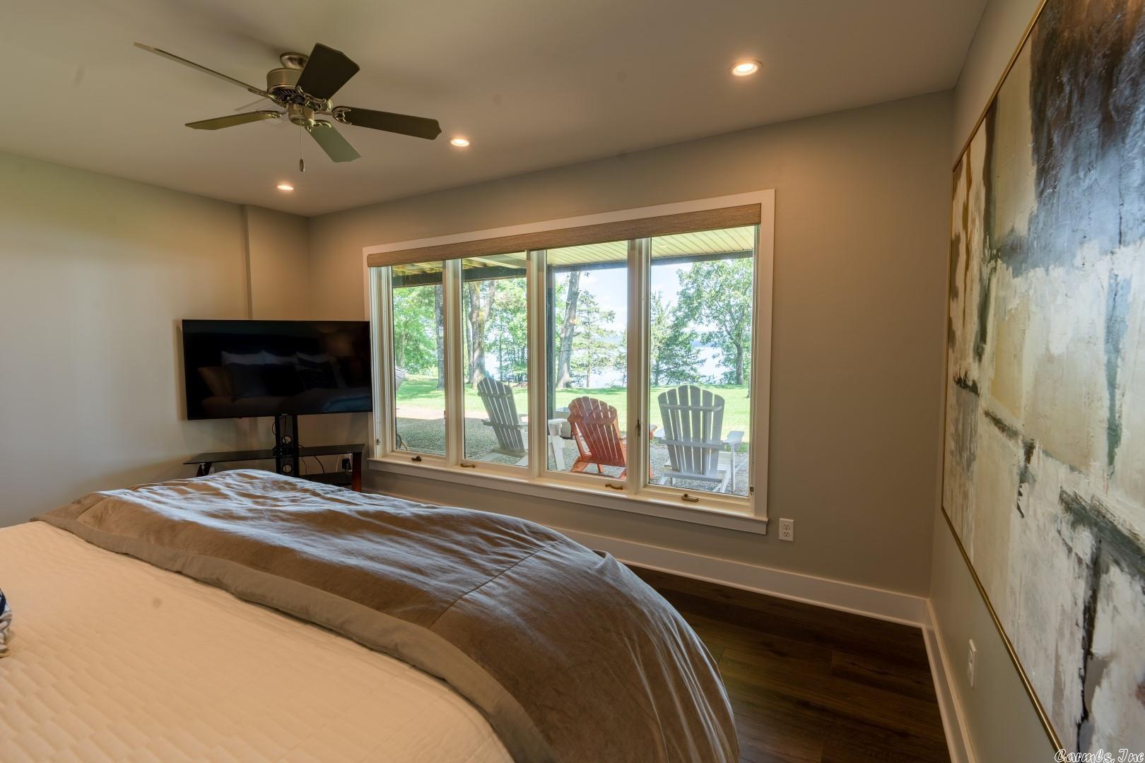 BRIARCLIFF - LAKE - Residential