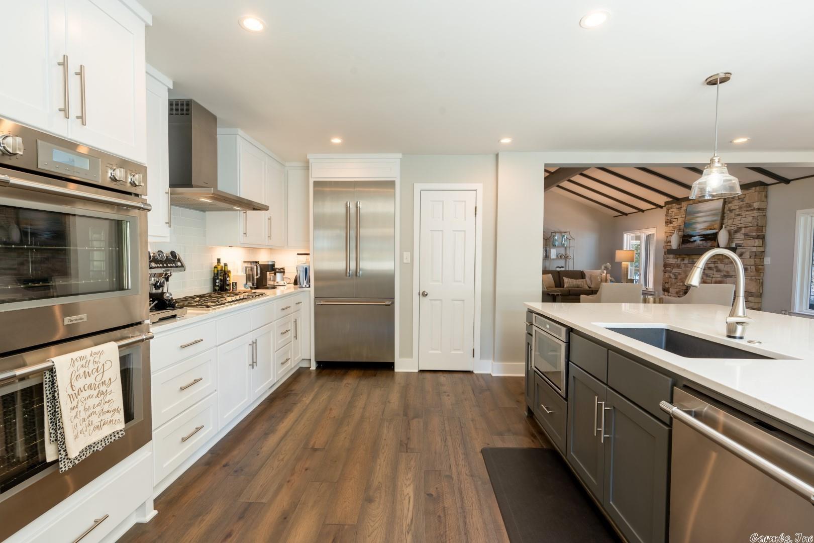 BRIARCLIFF - LAKE - Residential