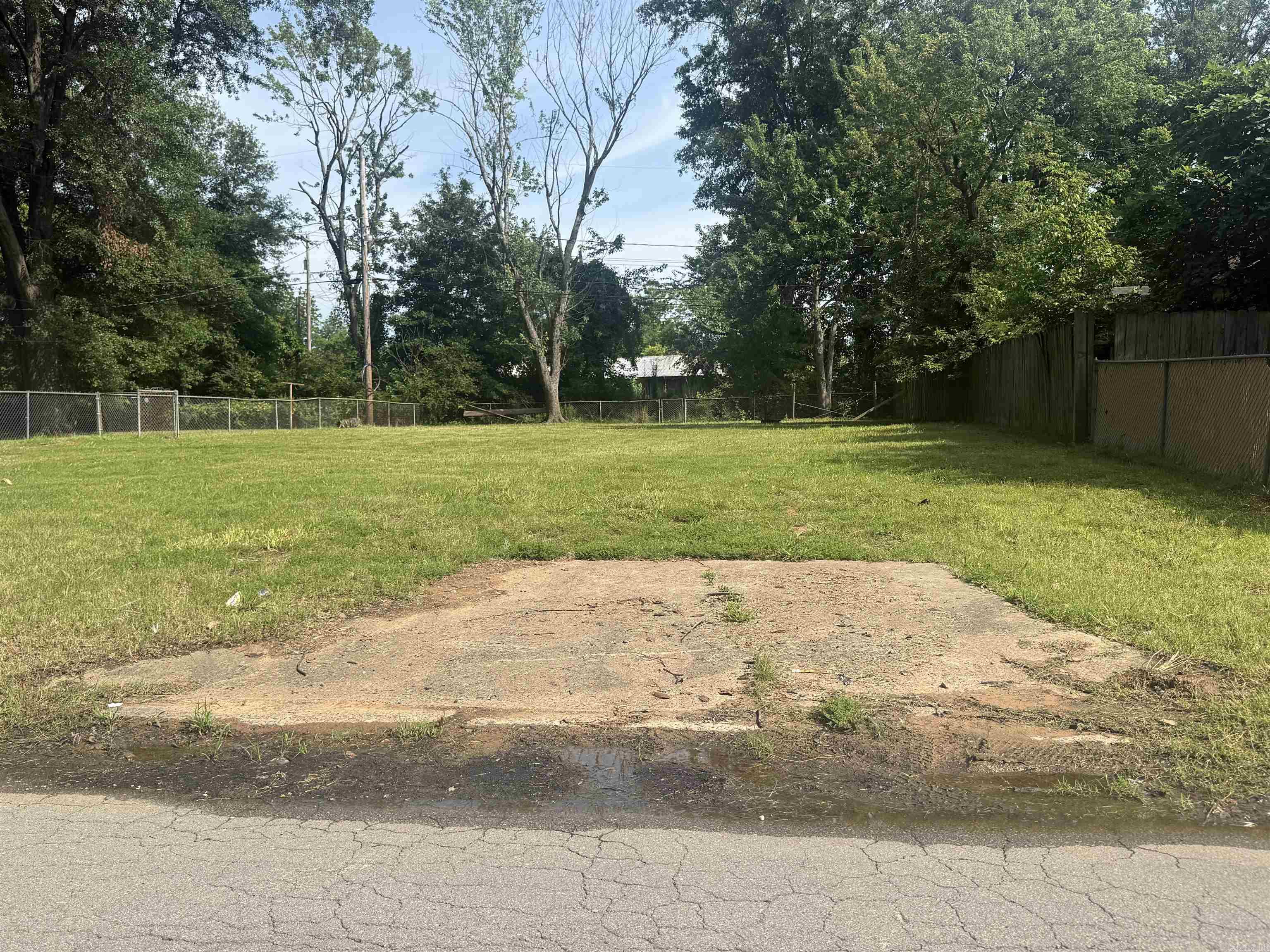 MEADOW PARK - Land