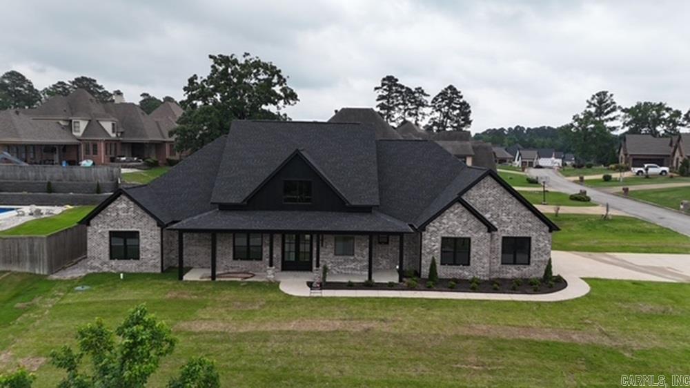 ?? JUST LISTED | LUXURY NEW CONSTRUCTION  GATED COMMUNITY | GOLF COURSE | CORNER LOT   Step into elevated living with this stunning new construction home located in a prestigious gated golf course community. Situated on a prime corner lot, this home offers the perfect blend of luxury, comfort, and privacy. ? Features You'll Love: ?? Open-concept layout perfect for entertaining   ?? Completely furnished butler’s pantry   ?? High-end finishes throughout   ?? Located in a sought-after golf course community   ?? Gated entrance for added security   Enjoy peaceful surroundings, beautiful views, and a lifestyle designed for both relaxation and entertaining.