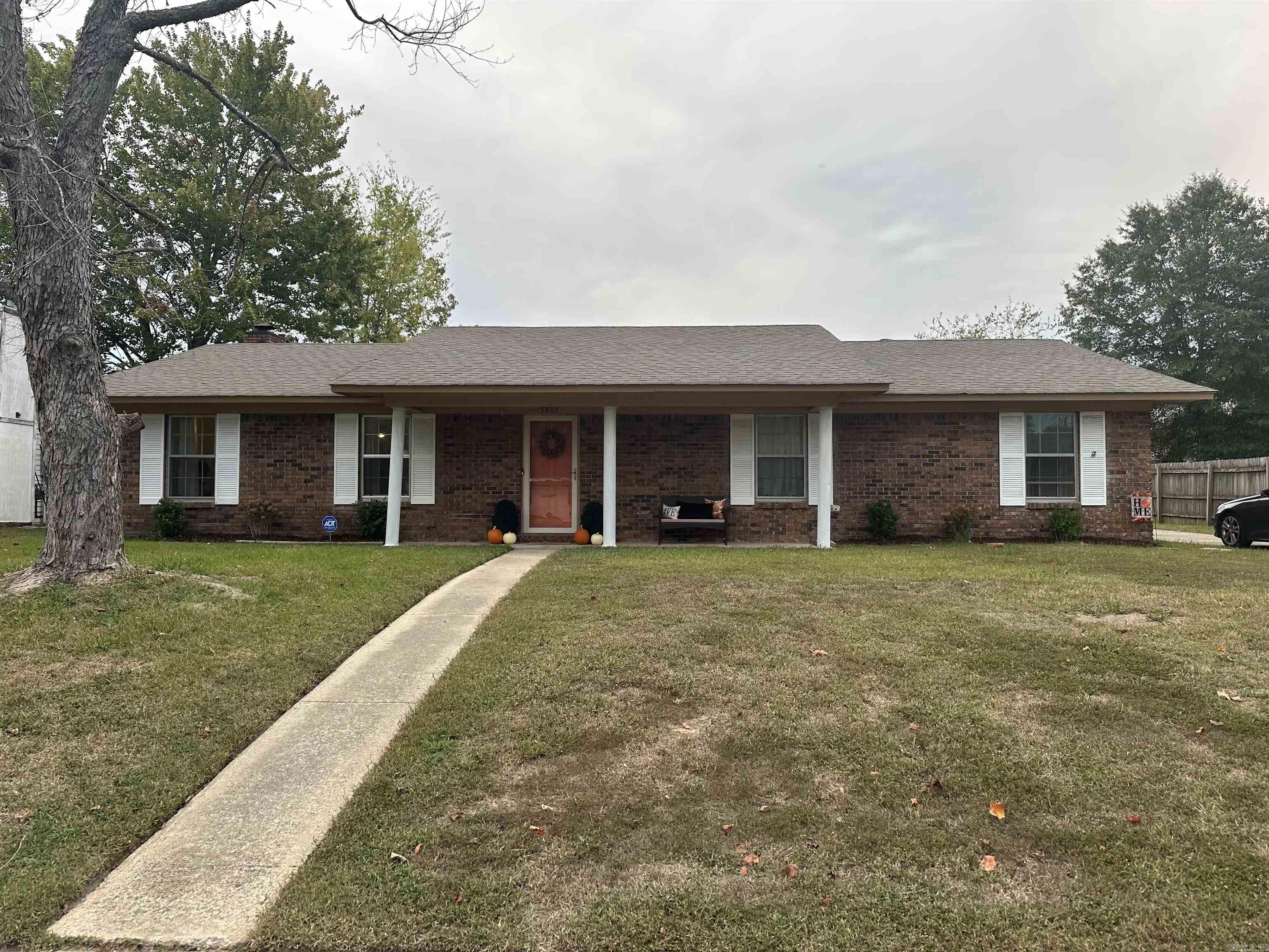 Check out this captivating 3 Bed 2 Bath gem! Located in an amazing neighborhood, this home has new flooring, a cozy sitting area outside, and a garage. This home is a must-see! Don't miss out on this amazing opportunity!