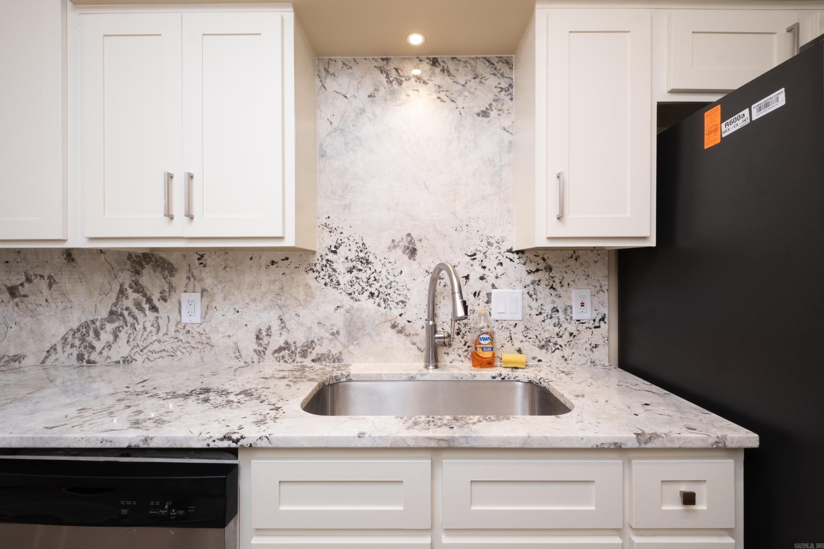 KINGSBRIDGE TWNHSE - Residential