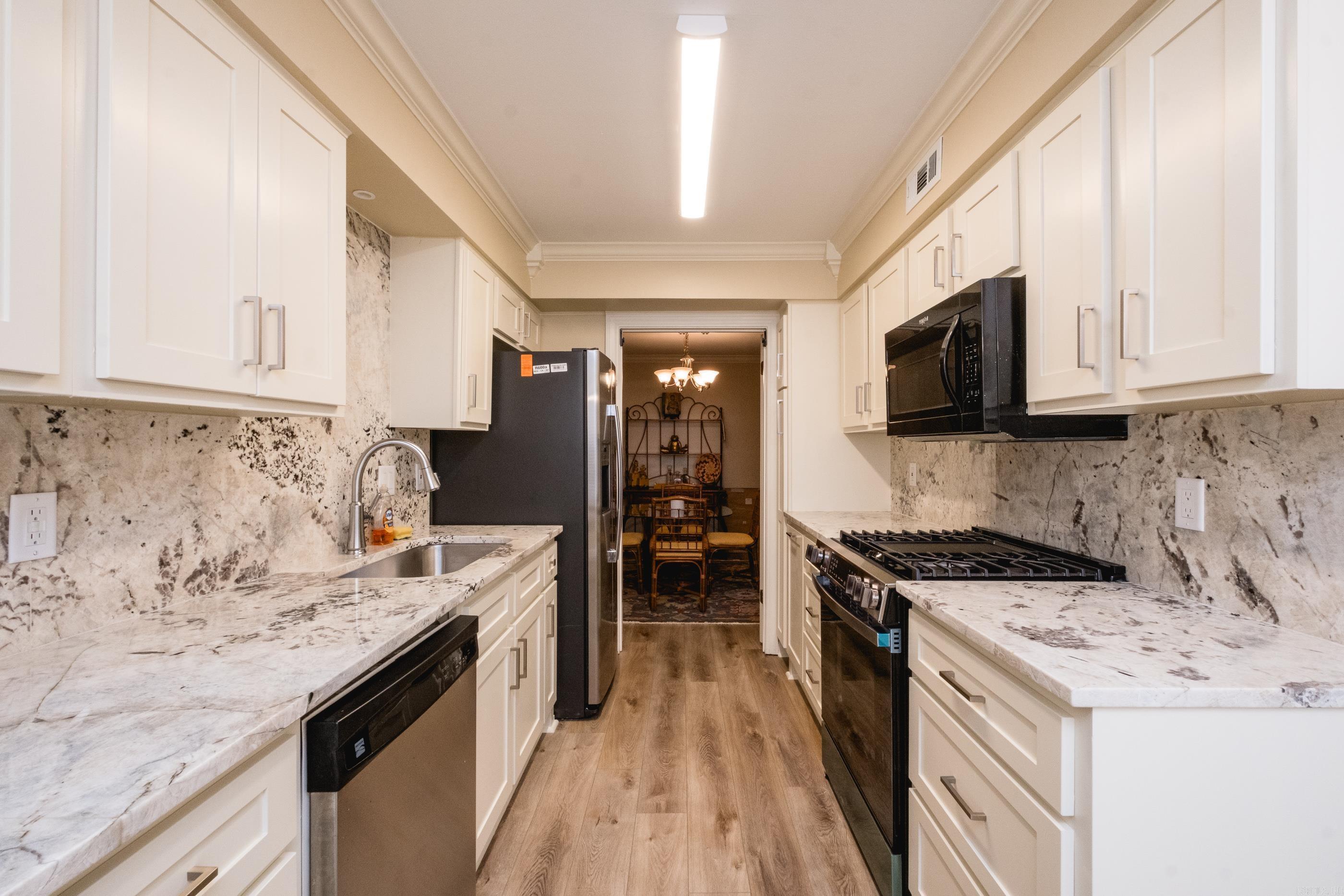 KINGSBRIDGE TWNHSE - Residential