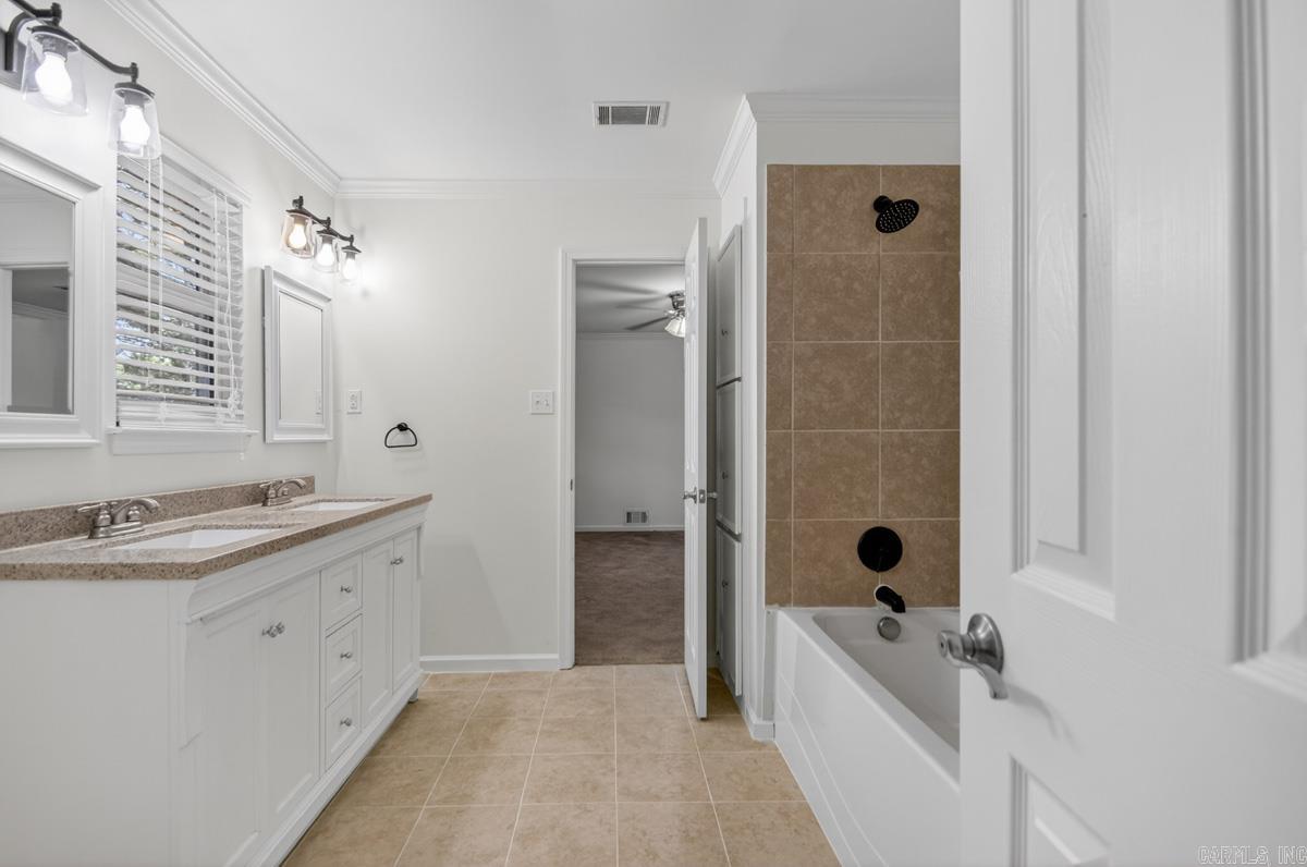 BLOOMFIELD HILLS - Residential