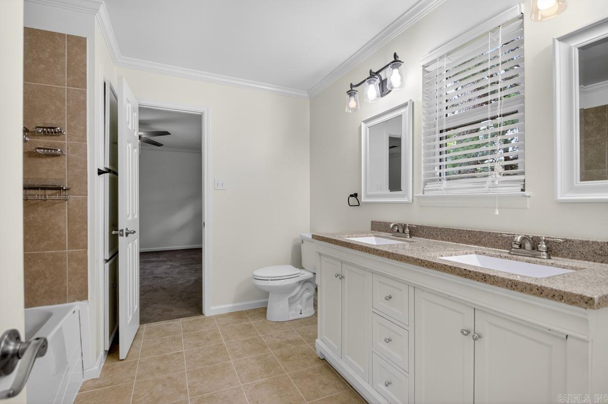 BLOOMFIELD HILLS - Residential