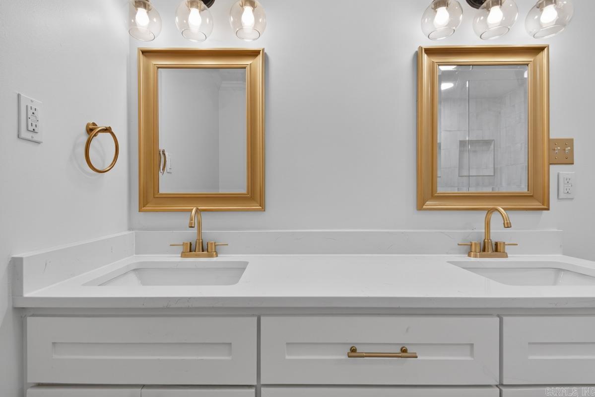 BLOOMFIELD HILLS - Residential
