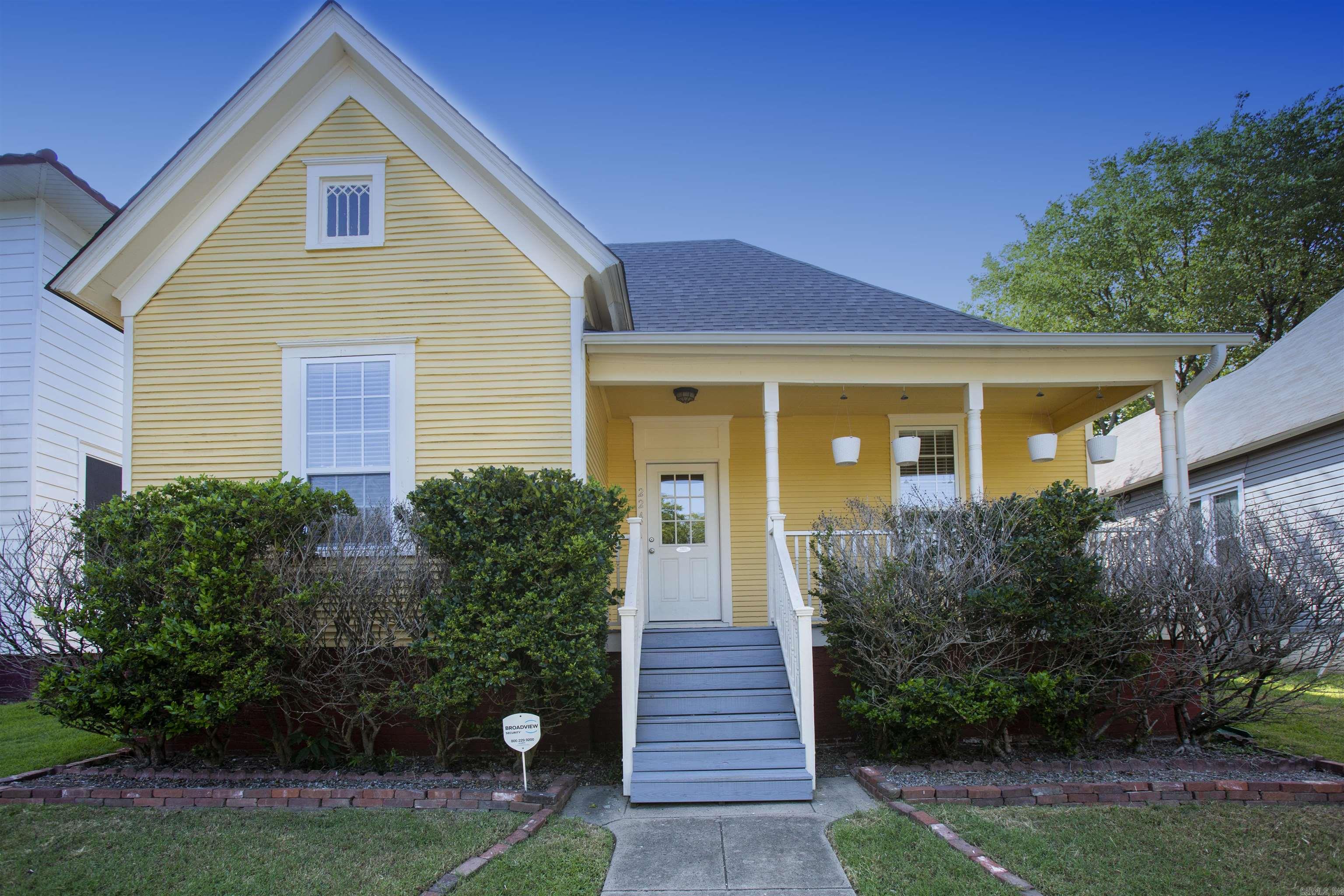 Super cute 3BR/2BA home located in Stiff Station. Beautiful hardwoods throughout. Living room with TV opens up to the kitchen that has plenty of space for anyone who enjoys cooking. Laundry area w/ washer/dryer off of kitchen. Plenty of extra storage options throughout. Ceiling fans in bedrooms. Large fenced in backyard with a patio area. Patio is partially covered with a pergola for sitting and enjoying sunny days. This property is managed by Hoffman Team so beware of scammers - we will never ask you to Cashapp us money. The lease for this property is for 18 months to 2 years with a 3% increase after the first year. Income must be 3x the amount of rent. Deposit, first month’s rent, and the $50 administration fee due before move in. This property does not accept section 8. No pets unless they're registered service animal. Please contact the office to set up an appointment.