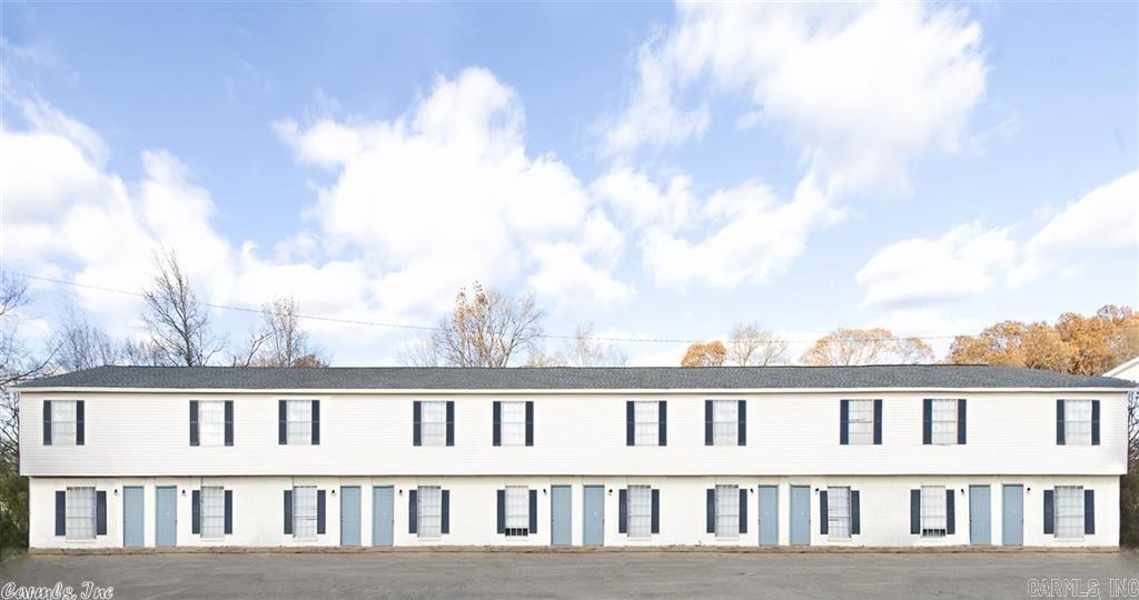 Renovated apartment conveniently located off E. Kiehl Ave. in Sherwood.