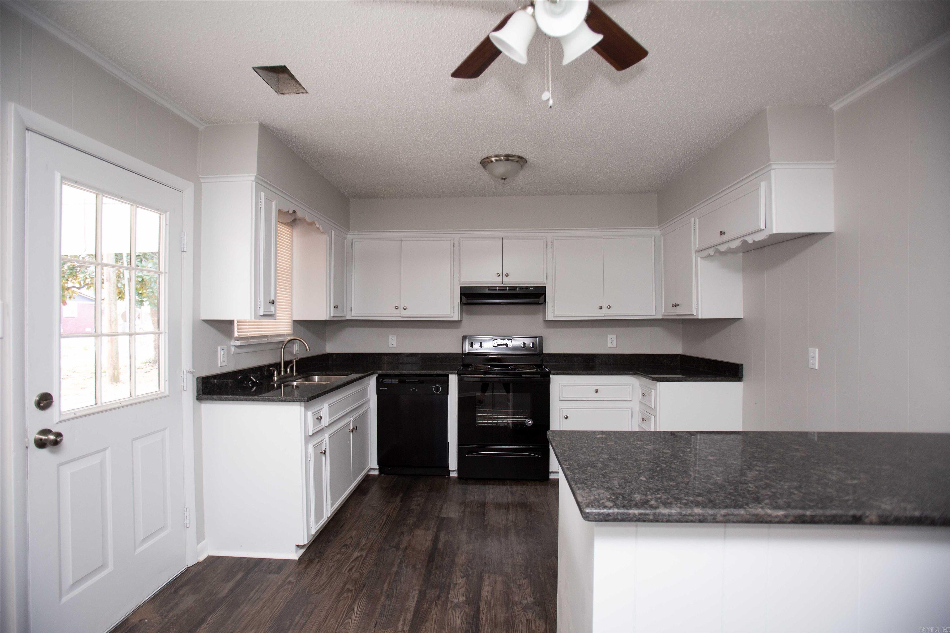 DELTA LAWN - Residential