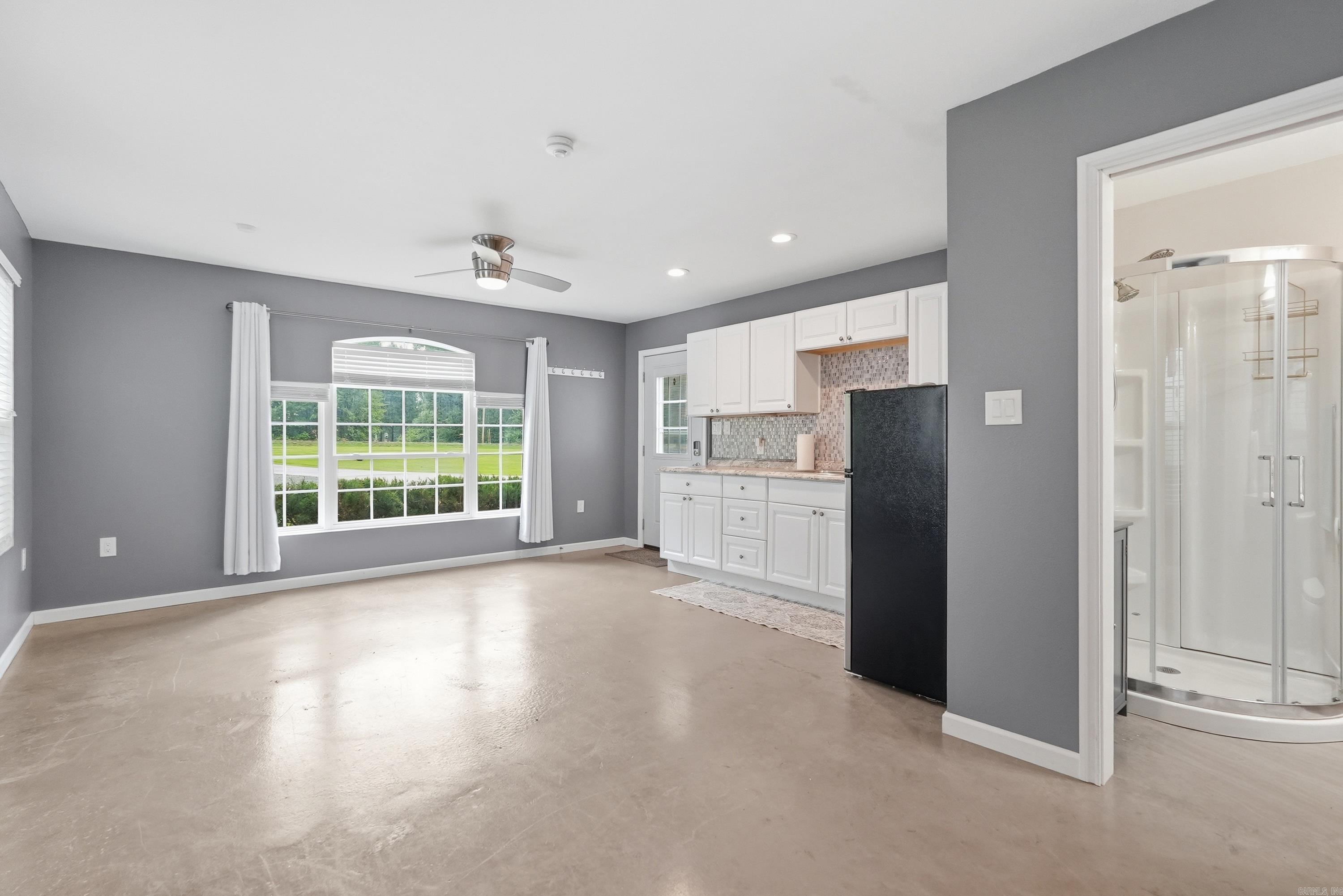 EAGLE MANOR - Residential