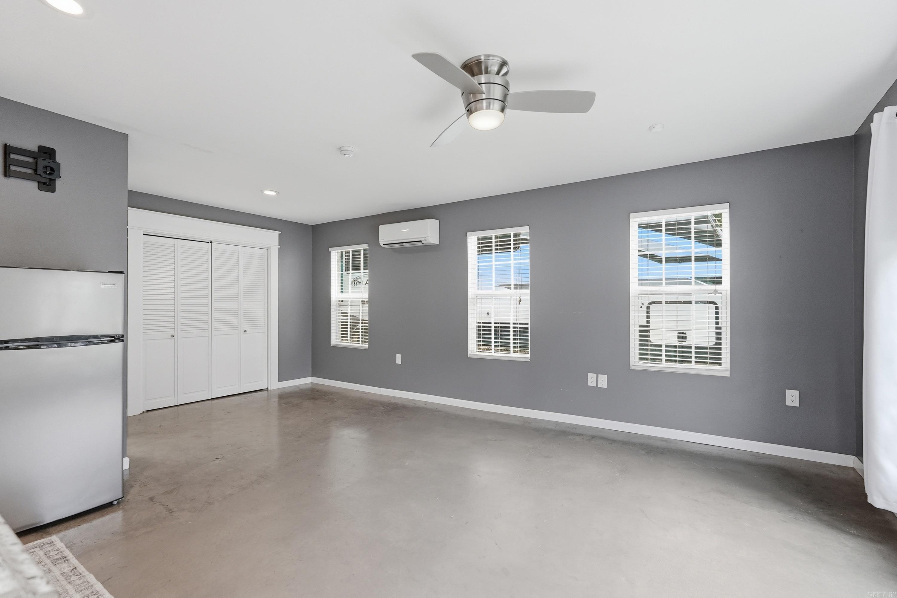 EAGLE MANOR - Residential
