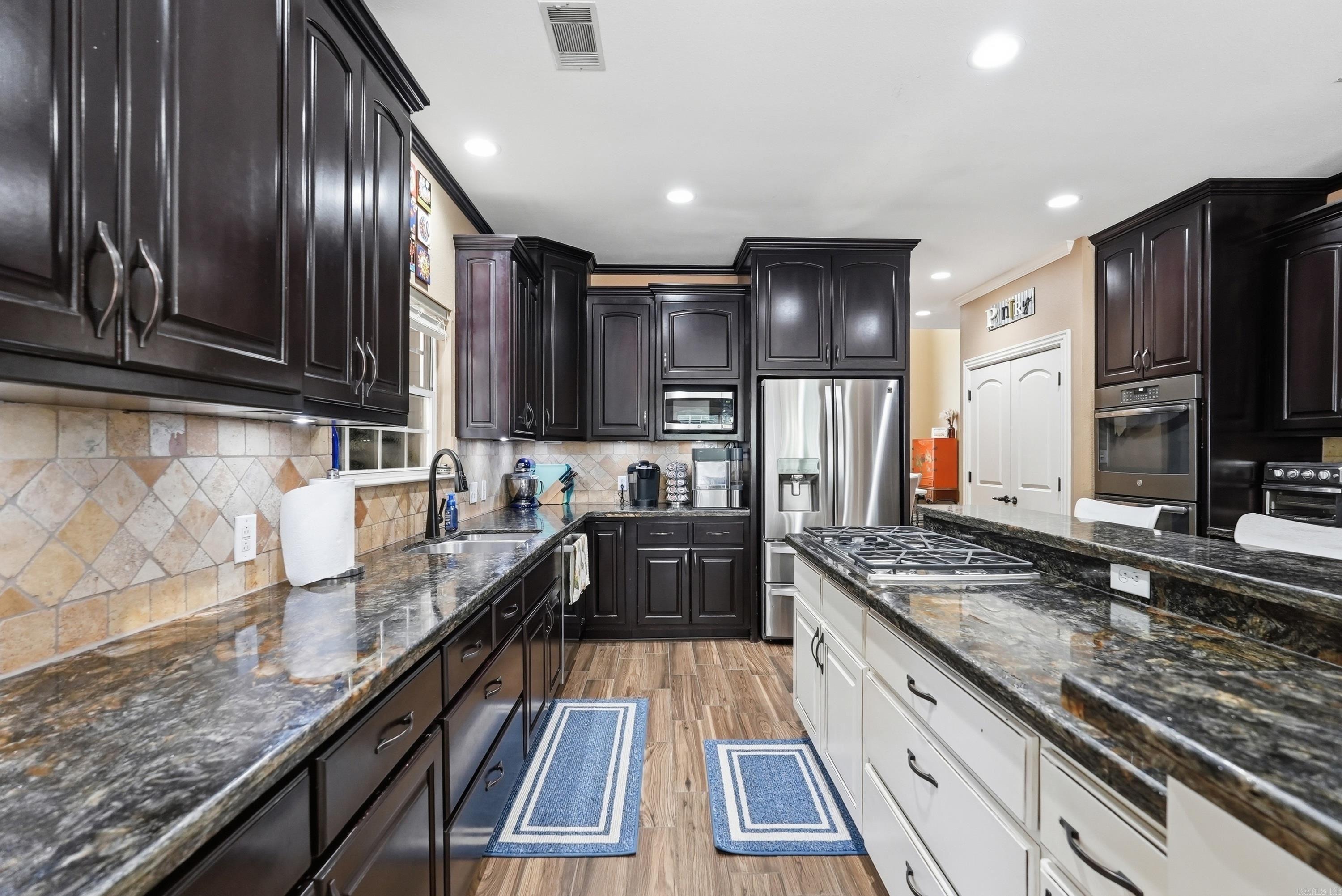 EAGLE MANOR - Residential