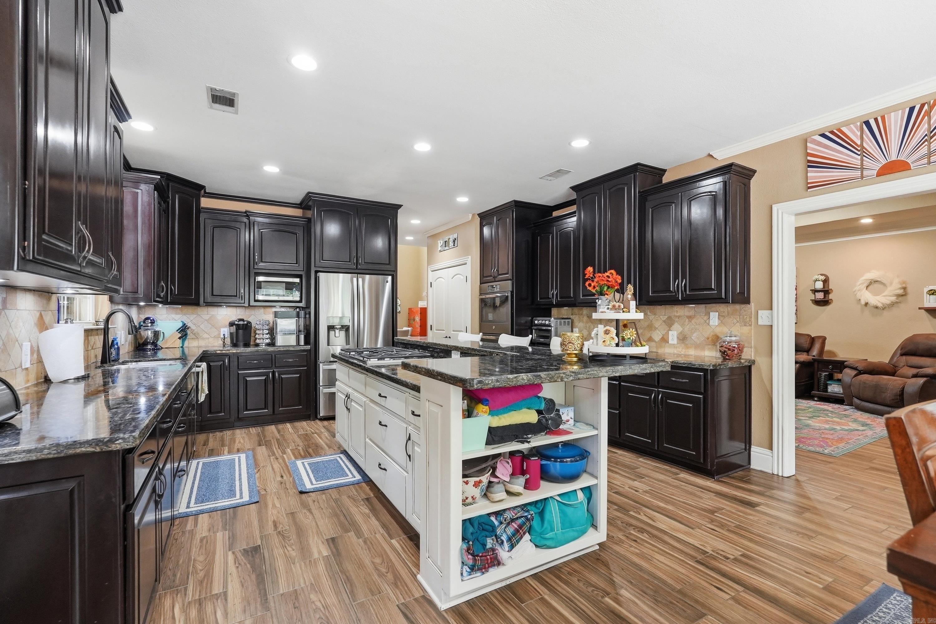 EAGLE MANOR - Residential