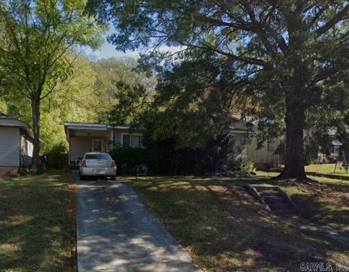 Maple St