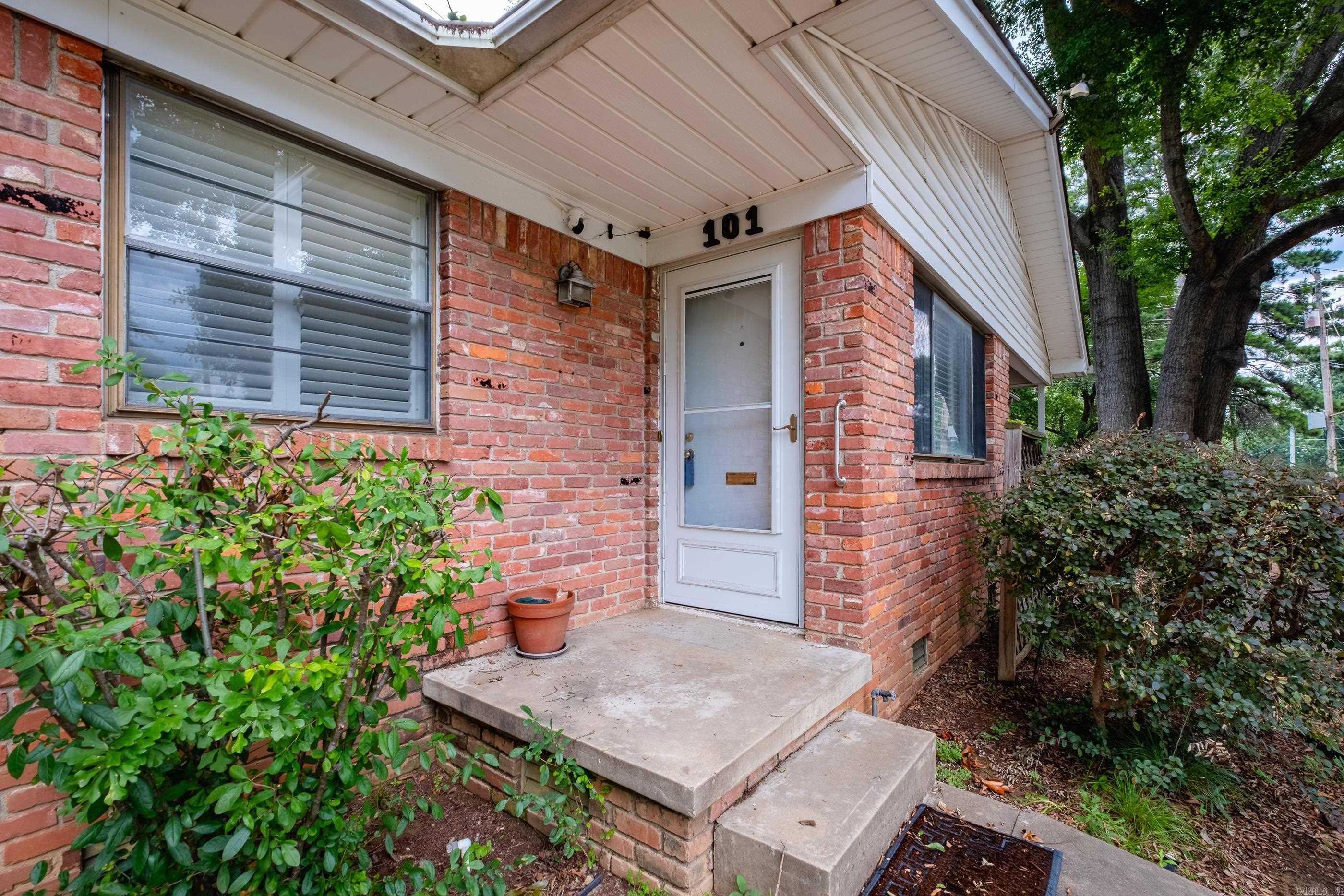 BROOK HOLLOW ADDN - Residential