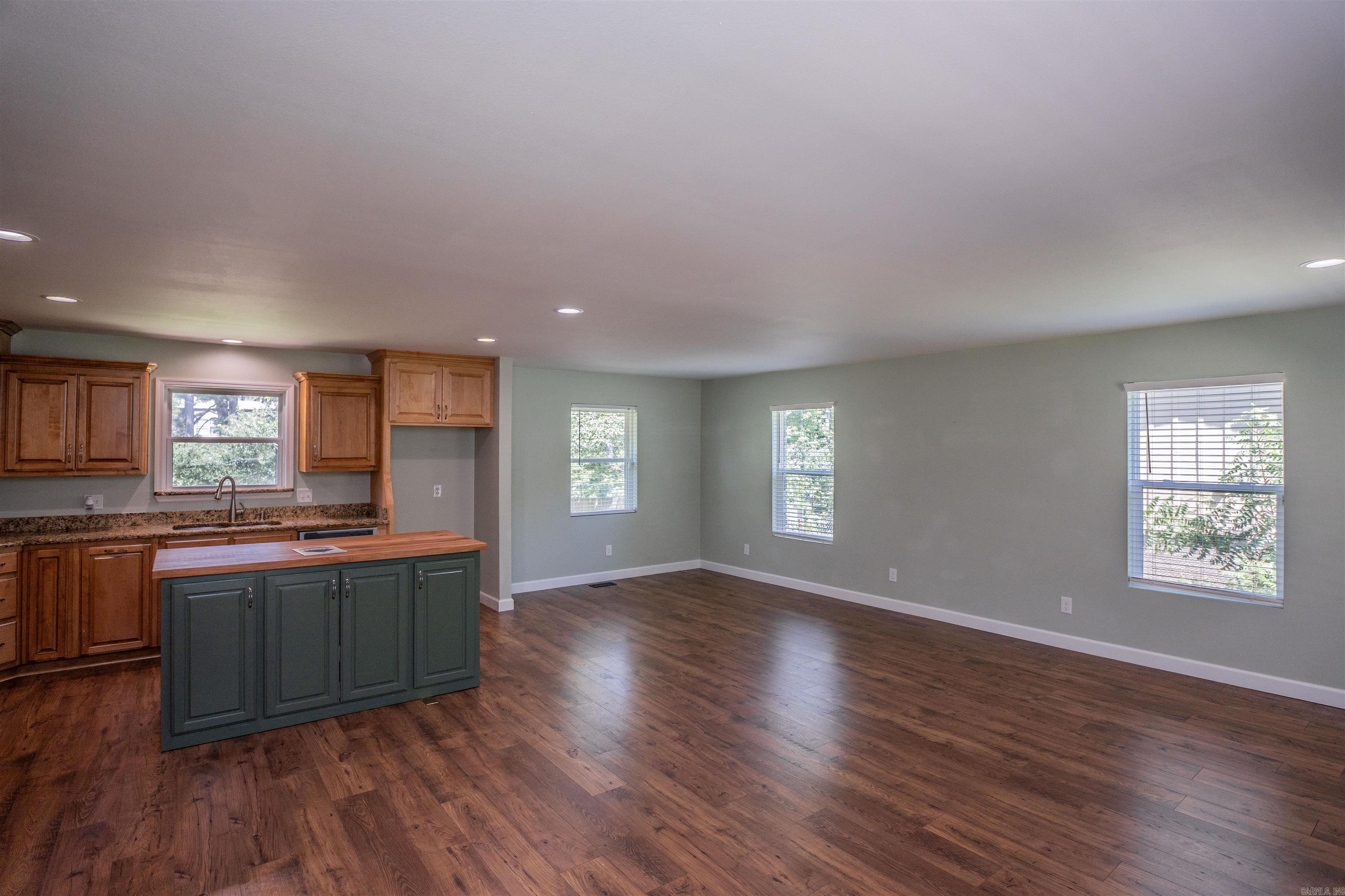 COLONY WEST - Residential