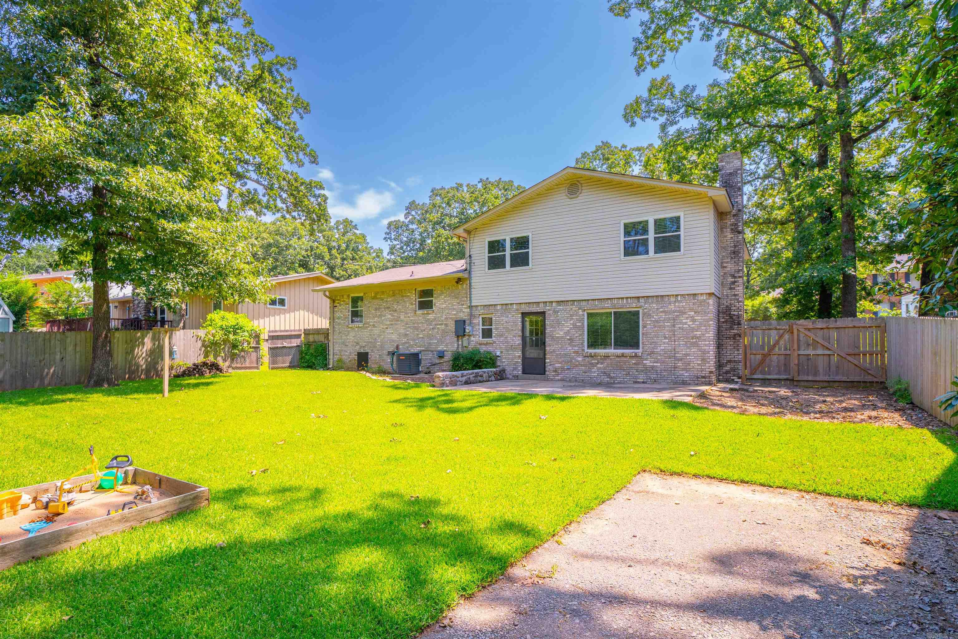 COLONY WEST - Residential