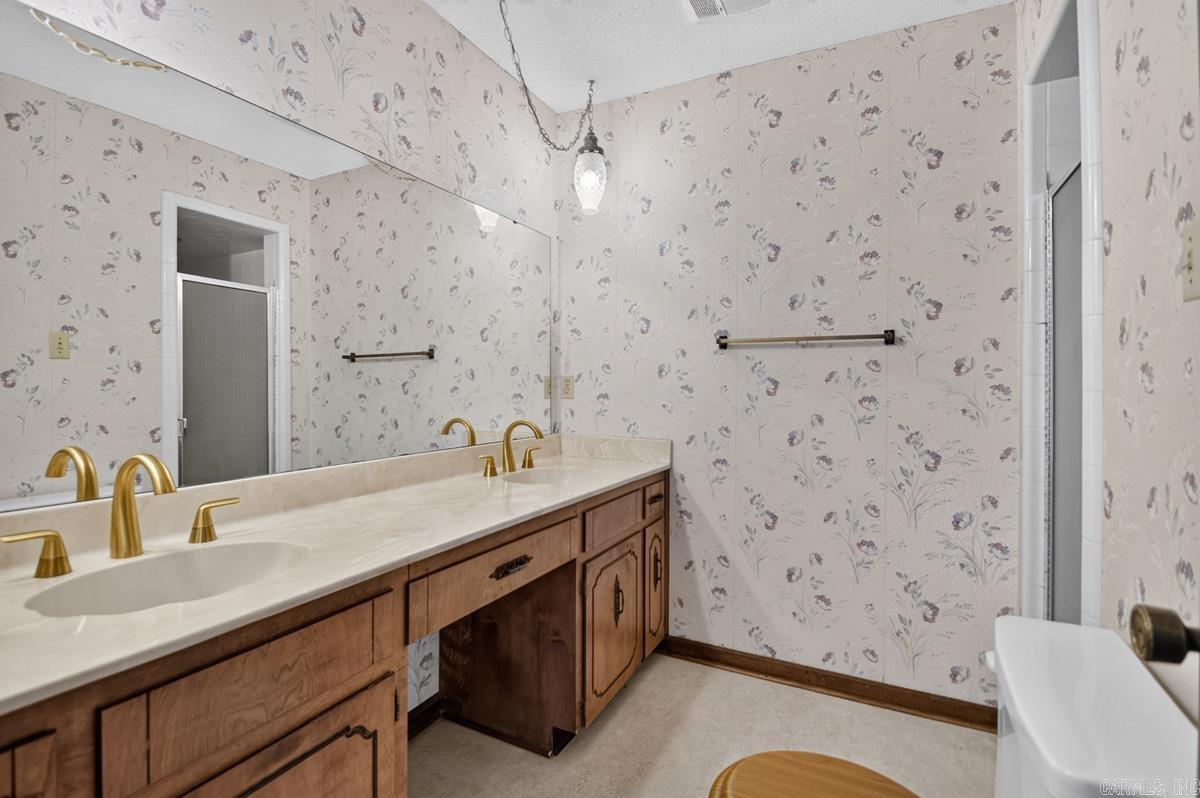 EAST MEADOW - Residential