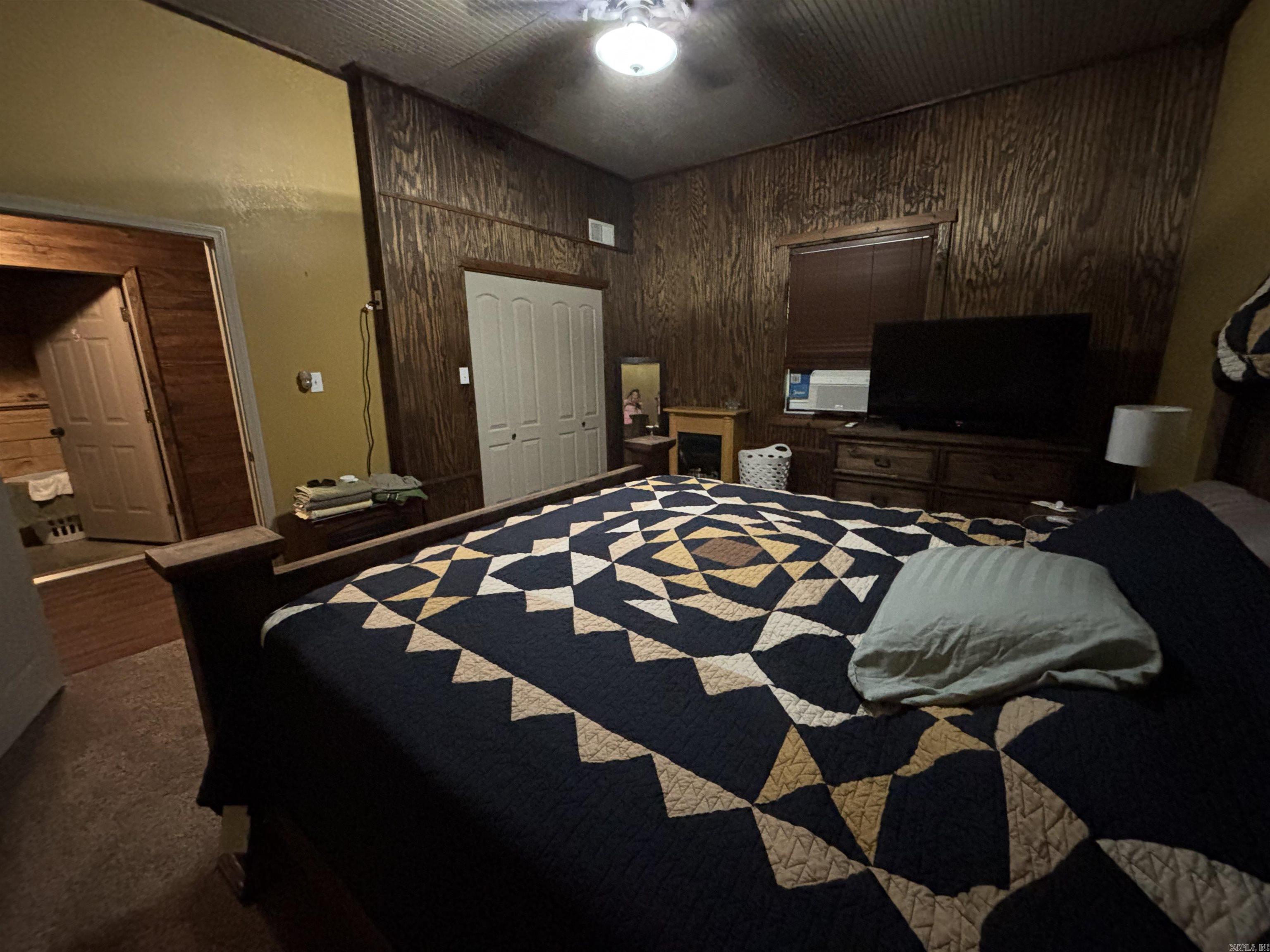WHISPERING SPRINGS - Residential