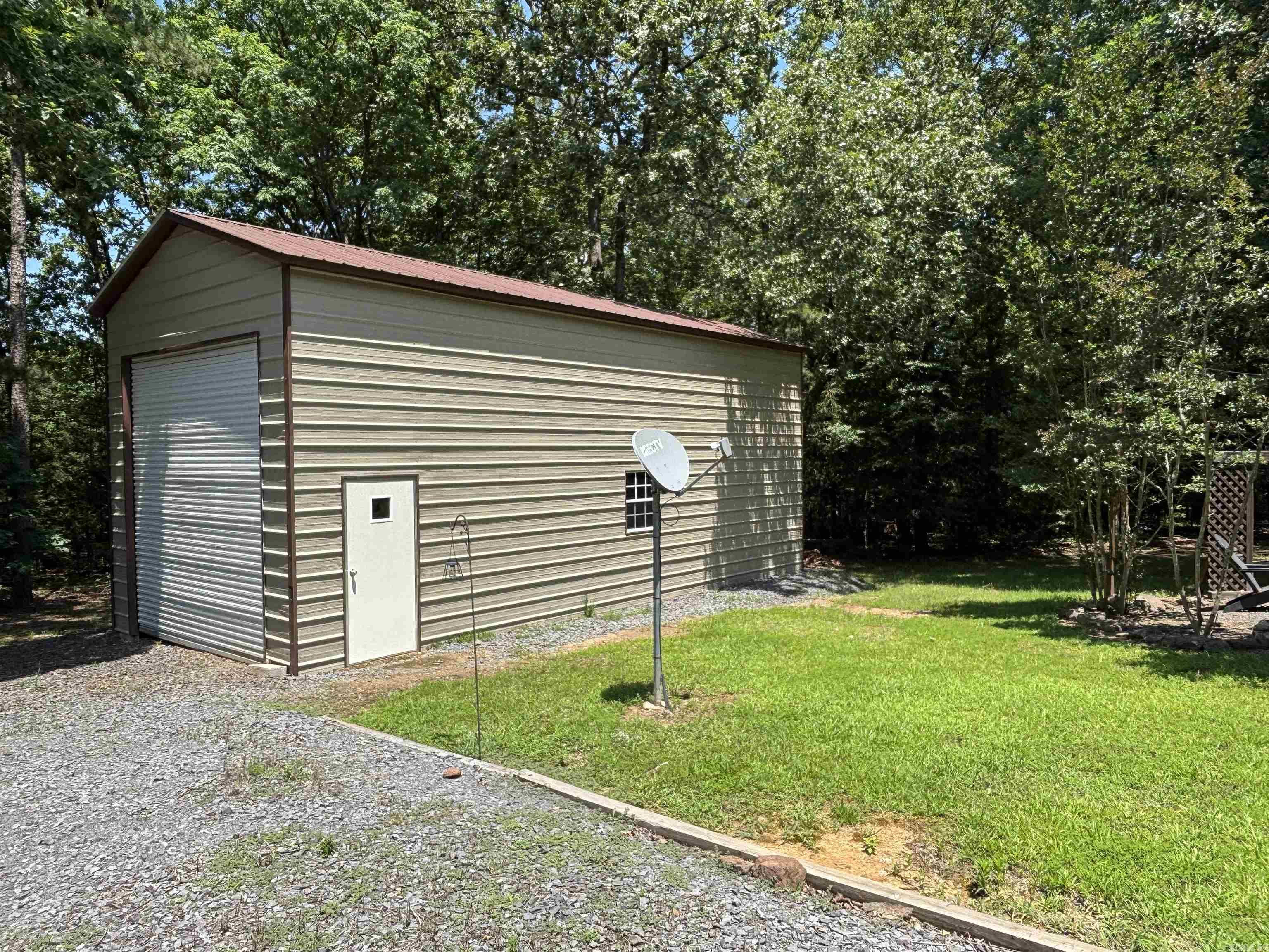 WHISPERING SPRINGS - Residential