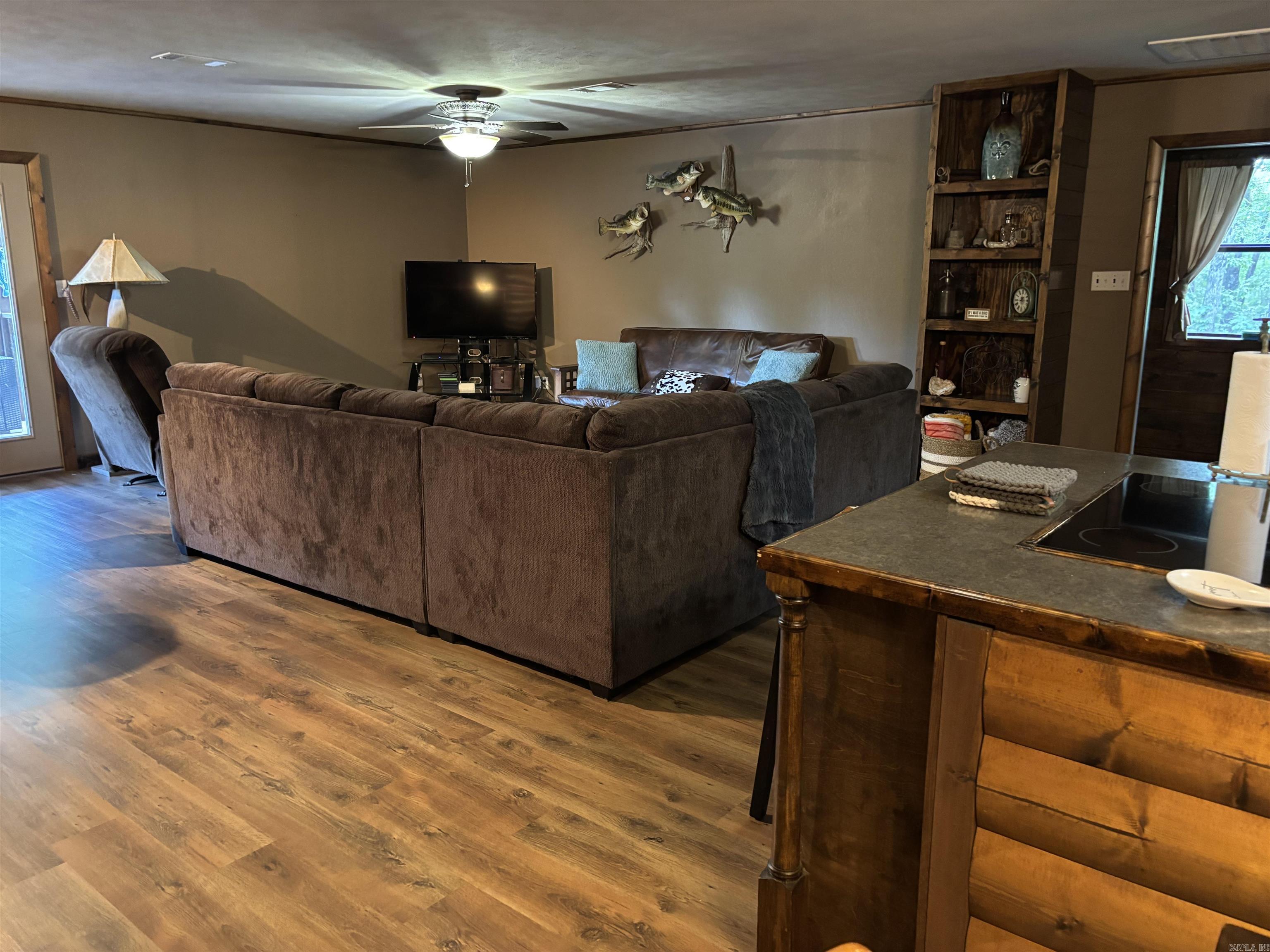 WHISPERING SPRINGS - Residential