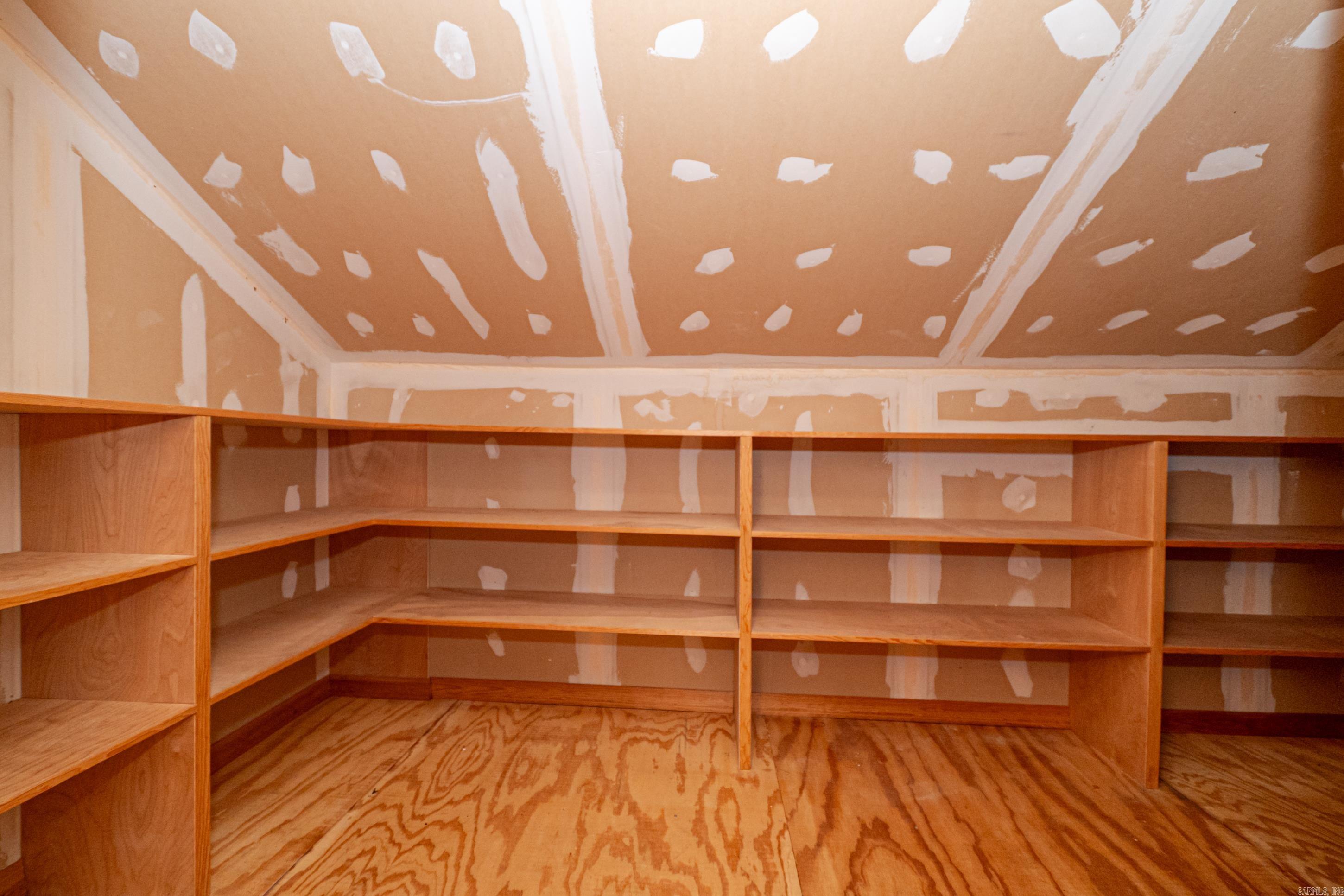 MELLORS 4TH - Residential