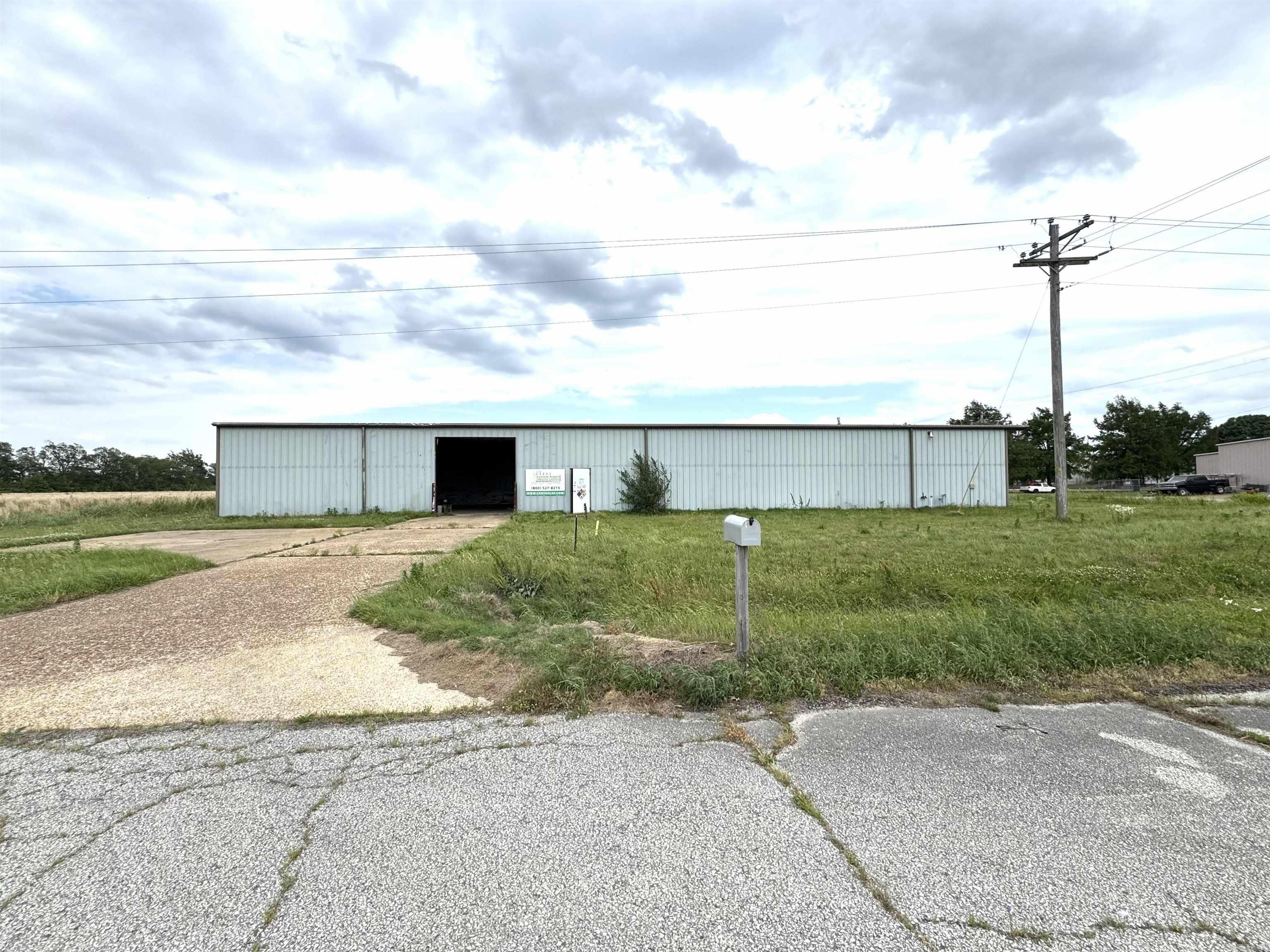 7200 SQ FT Industrial/commercial with front office (300 SQ FT) on 1.10 acres in a secure, low-traffic location approximately 1 mile from the Craighead County line between Bay and Trumann. Property includes office space with built-ins and restroom, plus a 6900 SQ FT shop/warehouse area with separate restroom and 200-amp, 240-volt, 3-phase electrical service. Ample parking surrounds the building for equipment, trailers, fleet vehicles, or employee use. Strategic location near major employers and industrial operations including Ashley Lighting, Gateway Tire and Rage Fabrication, making it ideal for light industrial, service, fabrication, or contractor operations. Tour Today!