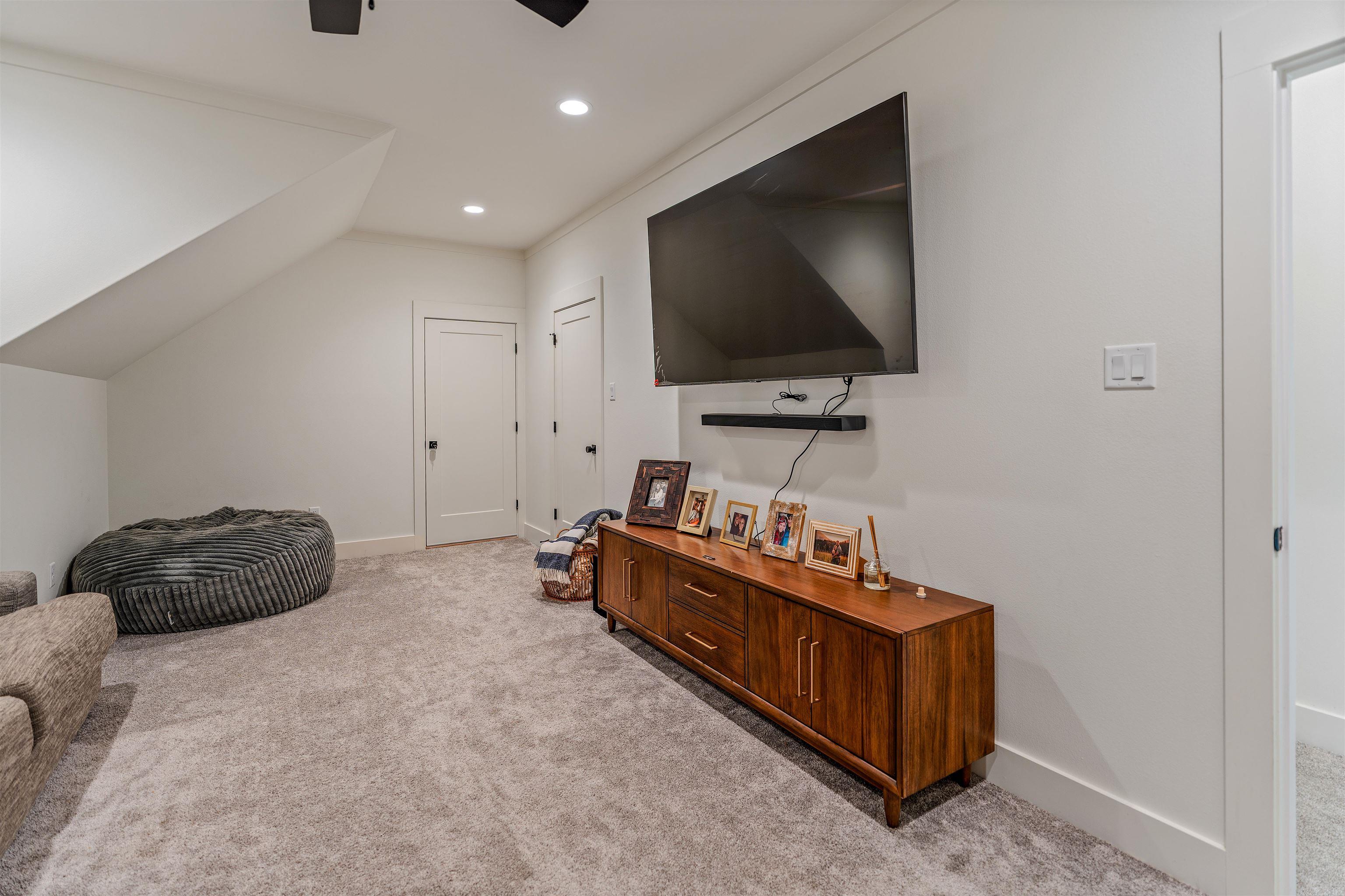 WILLIAMS CREEK - Residential