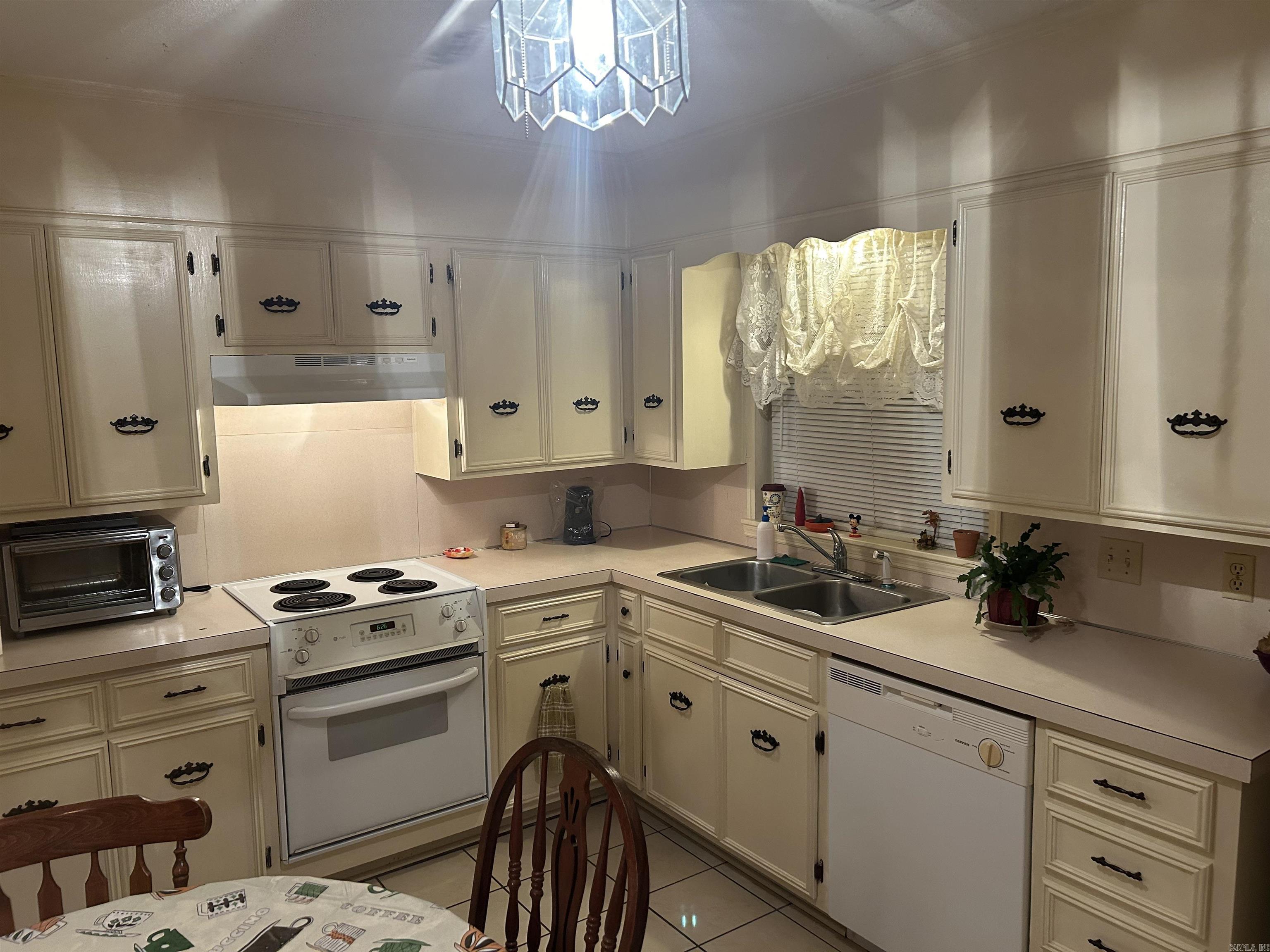 PINEWOOD S/D REP TRACTS A & B - Residential