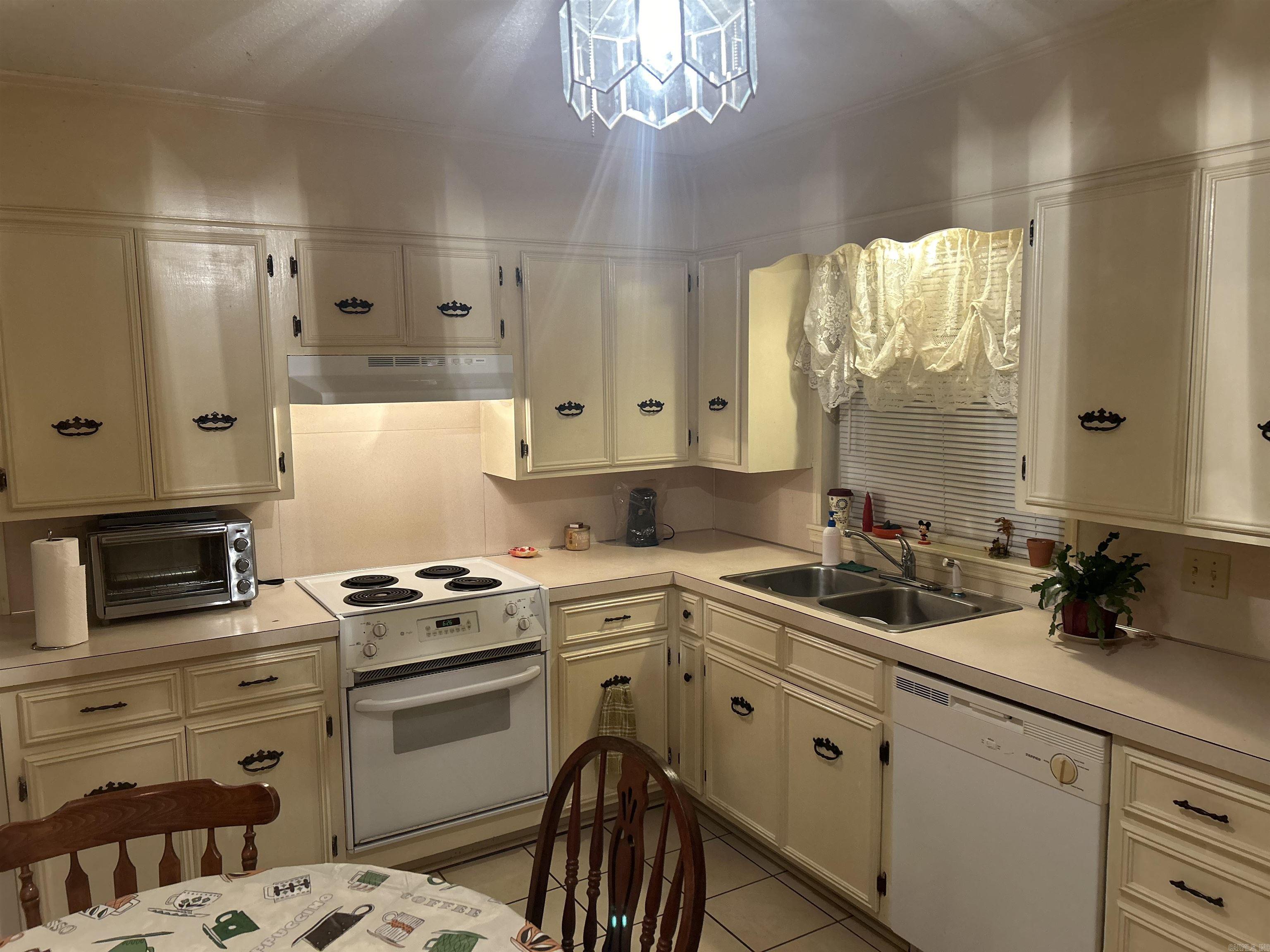 PINEWOOD S/D REP TRACTS A & B - Residential