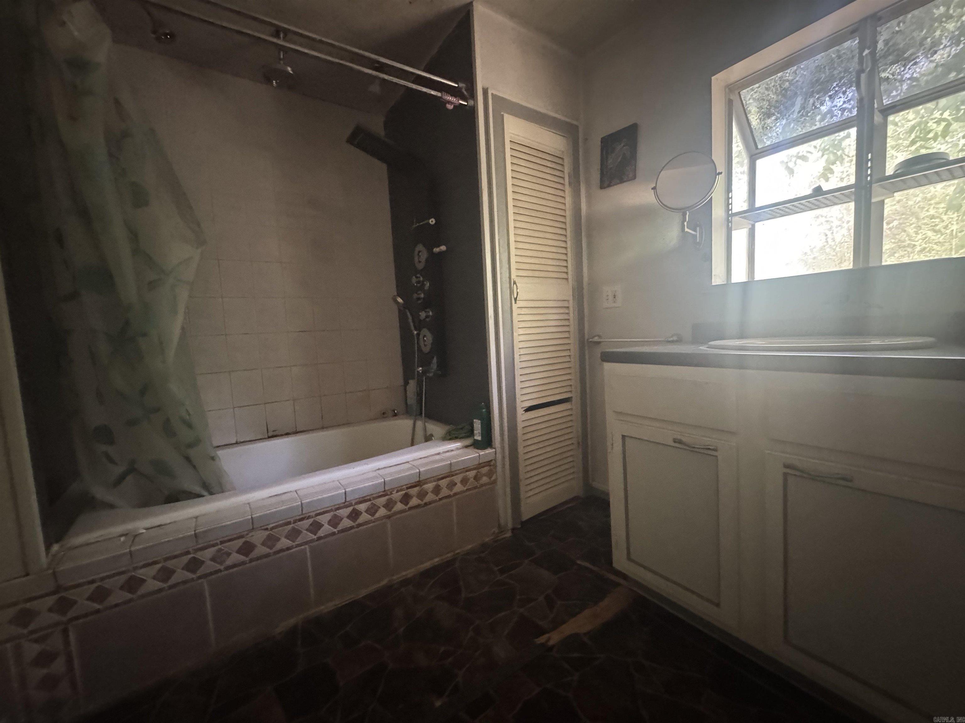 COMSTOCK - Residential