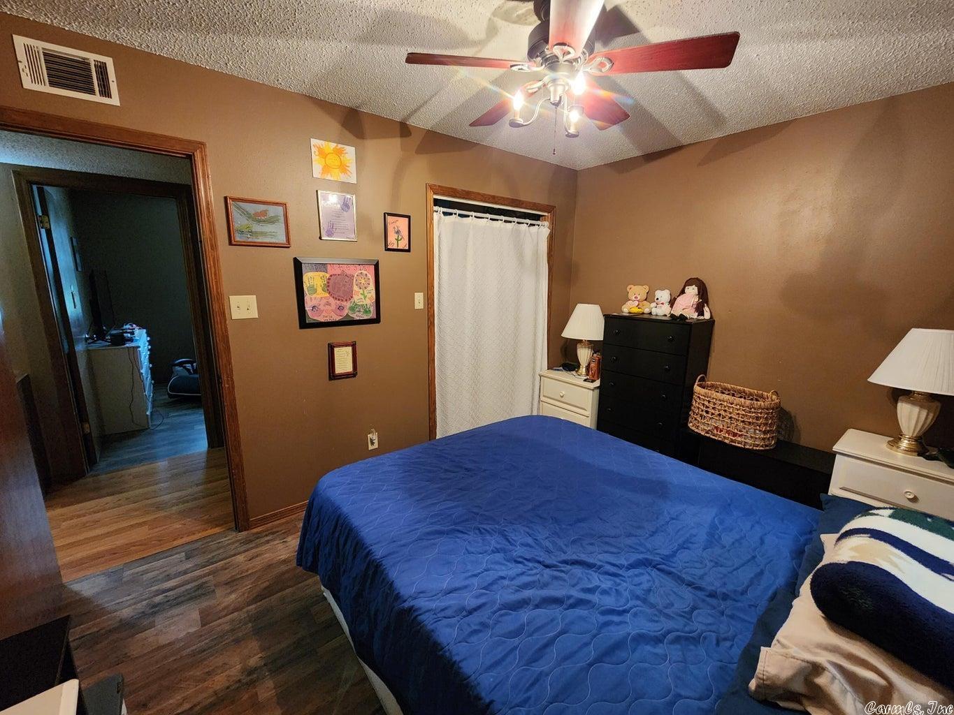 OAK MEADOWS ACRES - Residential