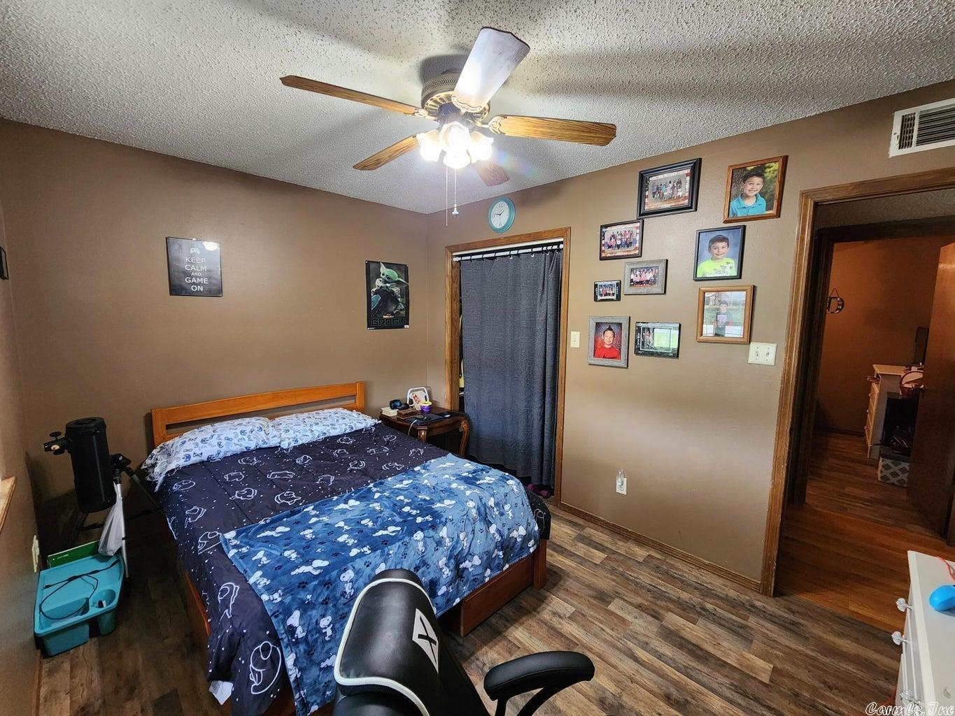 OAK MEADOWS ACRES - Residential