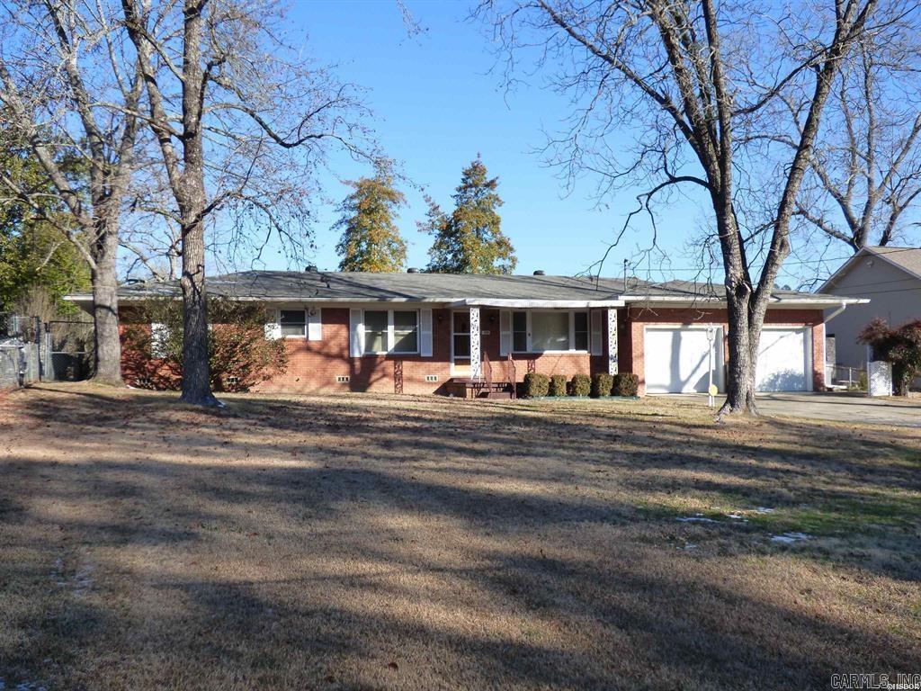 Main house has 2 bedrooms and 1.5 baths and garage apt is 1 bedroom 1 bath.  One slip covered boat dock with lift and year round water.  Sprinkler system, security system, 2 car garage, fenced yard, cedar closet, covered patio and year-round water.  Located near CHI St Vincent, Hot Springs Mall and lots of restaurants!  Only a short boat ride to nearby full service marina and boat ramp!
