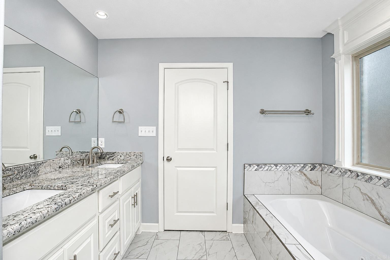 DANIELS OAKS - Residential