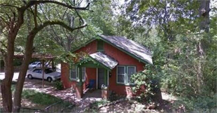 Cute bungalow in Capitol View! Very convenient to downtown and Hillcrest shops and restaurants. Quick access to freeway. Two bedroom / one bathroom. Large deck off the back. Washer and dryer are included for an additional $60/month. Tenant pays all utilities and handles lawn maintenance. Tenant provides own refrigerator.