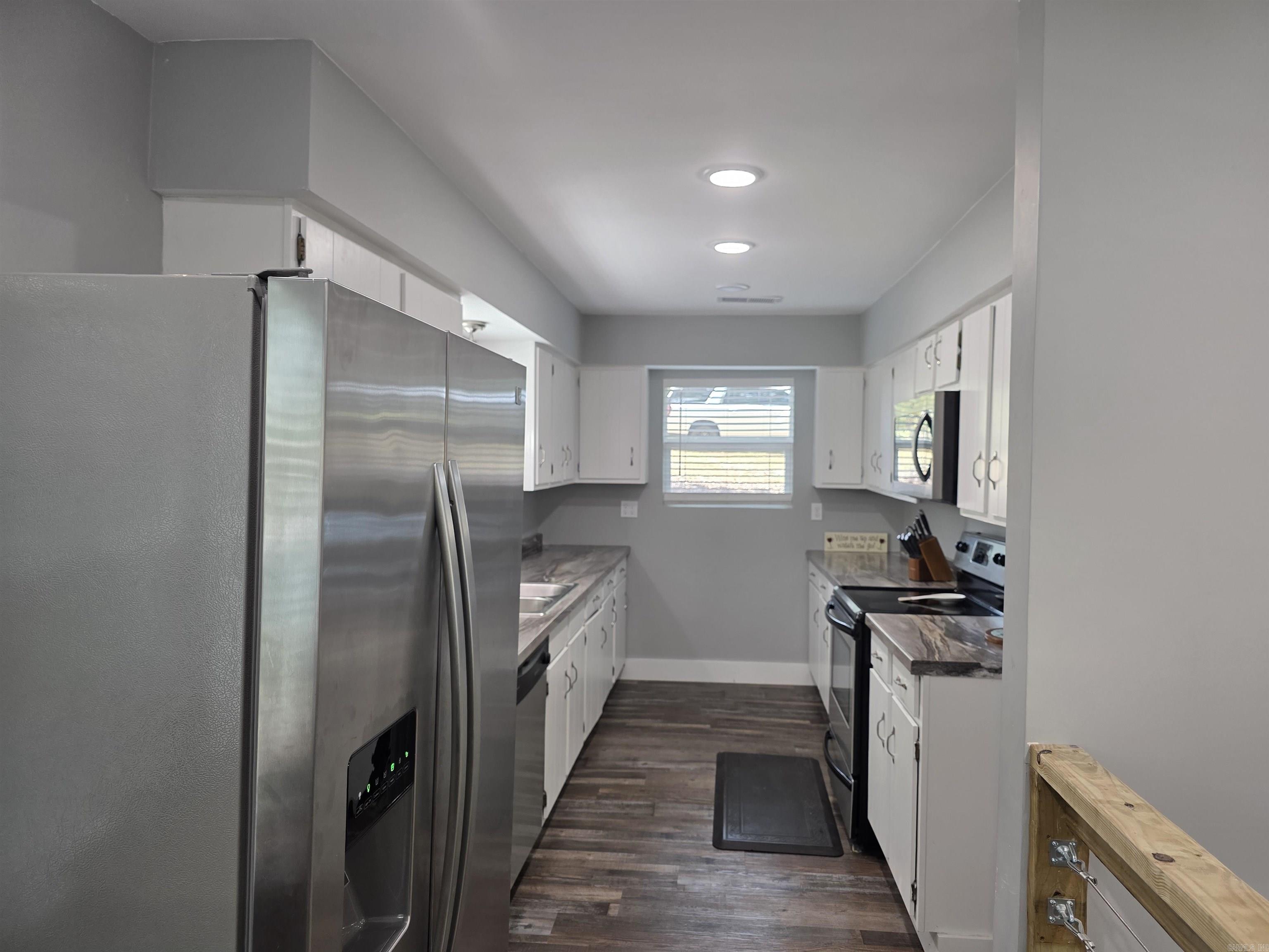 TWIN COVE ESTATES - LAKE - Residential