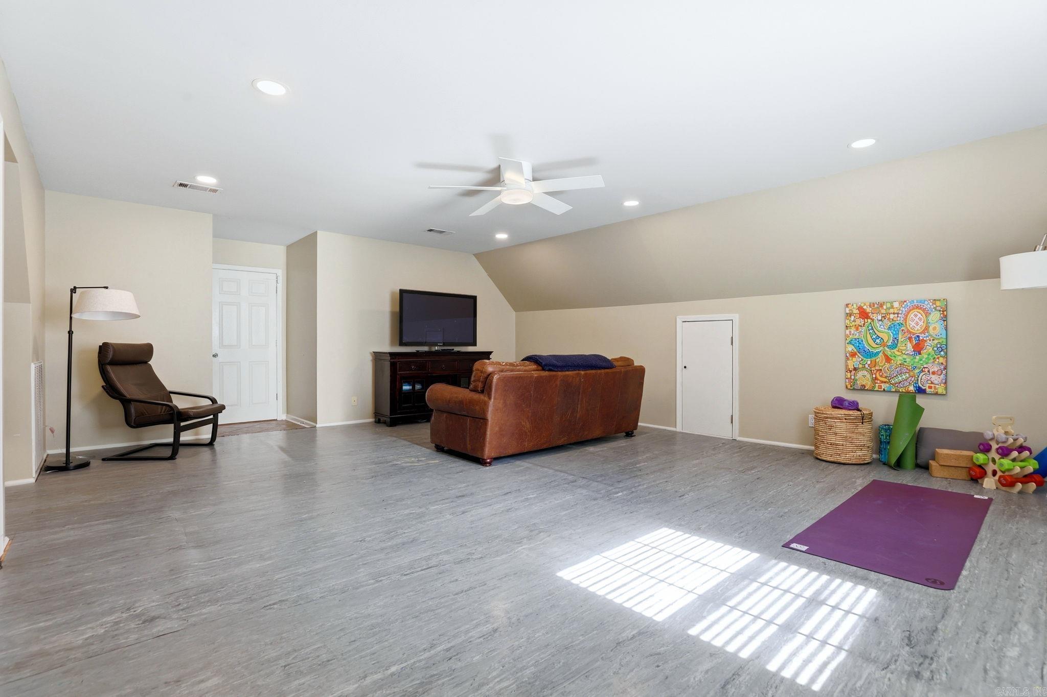 LONGLEA MANOR ADDN - Residential