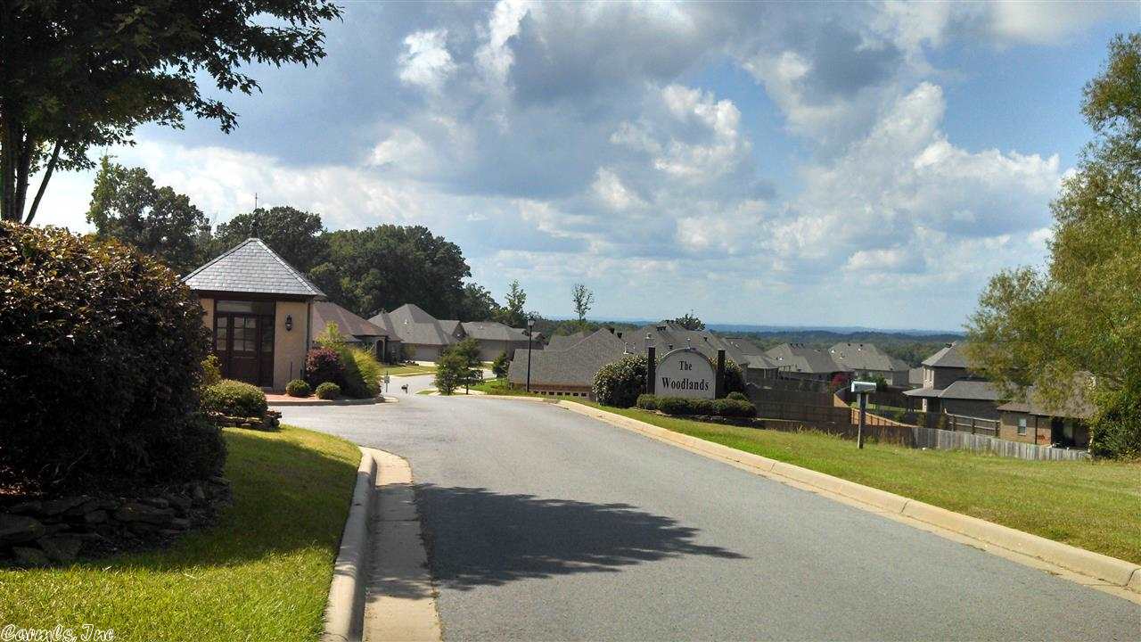 Come home to the Woodlands! One of Benton's premier subdivisions.